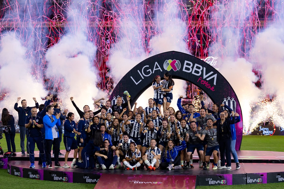 ¿Se pueden 2? 🤭

¡MIS RAYADAS BICAMPEONAS! 💙