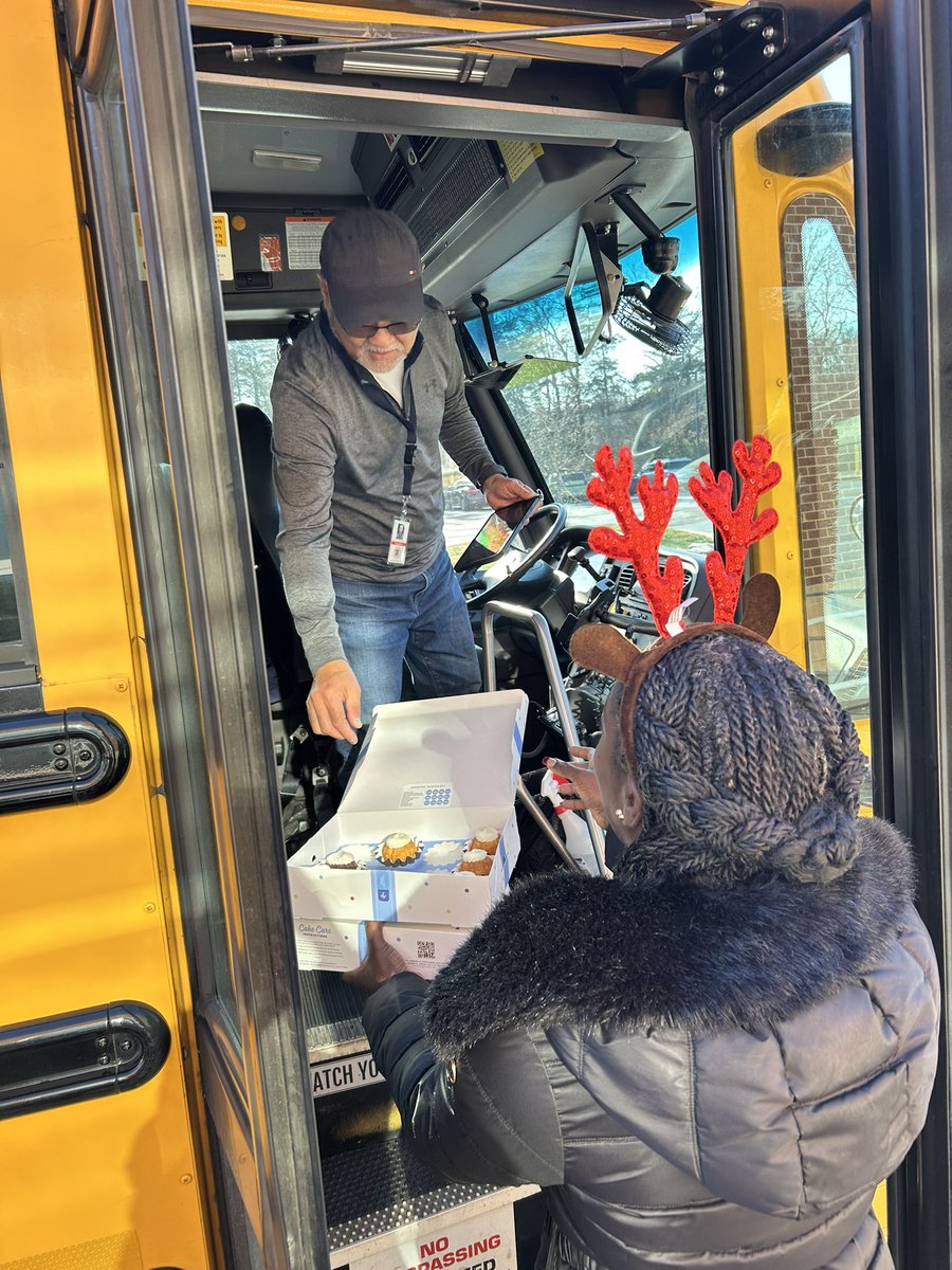 CardinalRidgeES's tweet photo. We wonβt forget our bus drivers! Happy 1st day of 10 days of cheer to our heroes who keep the scholars safe on the road! We β€οΈ you! #10daysofcheer #CREstrong https://t.co/DcK2pUTsxG