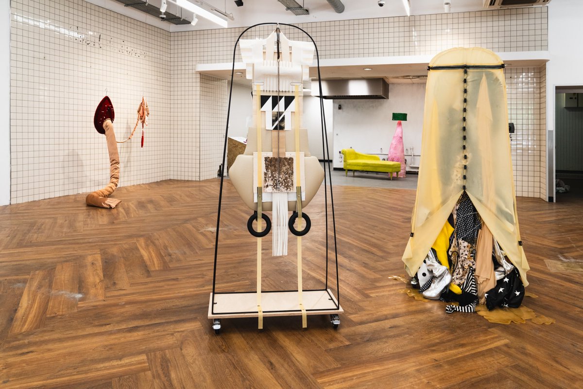 Tabish Khan (@londonartcritic) on Twitter photo How have artists studios become the new exhibition spaces? My piece for Spaghetti Boost looks at this trend in London >> spaghettiboost.com/en/magazine/ho… #LondonArtCritic #LondonArt feat. <a href="/HyphaStudios/">Hypha Studios</a> <a href="/BowArts/">Bow Arts</a> <a href="/KoppelProject/">The Koppel Project</a> How have artists studios become the new exhibition spaces? My piece for Spaghetti Boost looks at this trend in London >> spaghettiboost.com/en/magazine/ho… #LondonArtCritic #LondonArt feat. <a href="/HyphaStudios/">Hypha Studios</a> <a href="/BowArts/">Bow Arts</a> <a href="/KoppelProject/">The Koppel Project</a>
