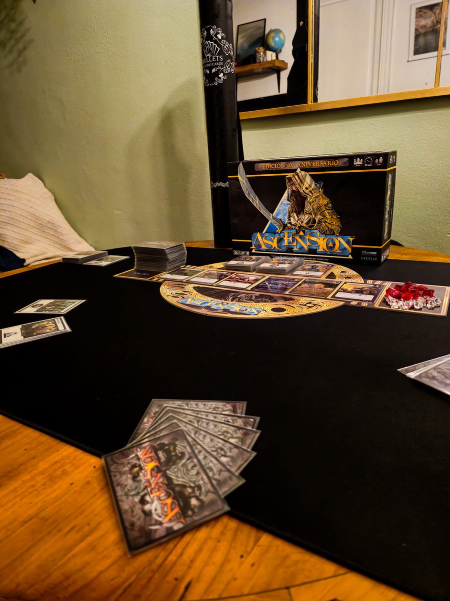 ZonaBoardGames's tweet photo. Que bien ha envejecido Ascension, son ya más de 20 partidas las que llevo y no me canso de reejugarlo.
Deckbuilding puro en esta edición 10 aniversario, una joya.
Para vosotros cual es el mejor Deckbuilding, os leo 👀
#tcgfactory
#ascension
#bbg
#boardgame https://t.co/XIVaTmvTqE