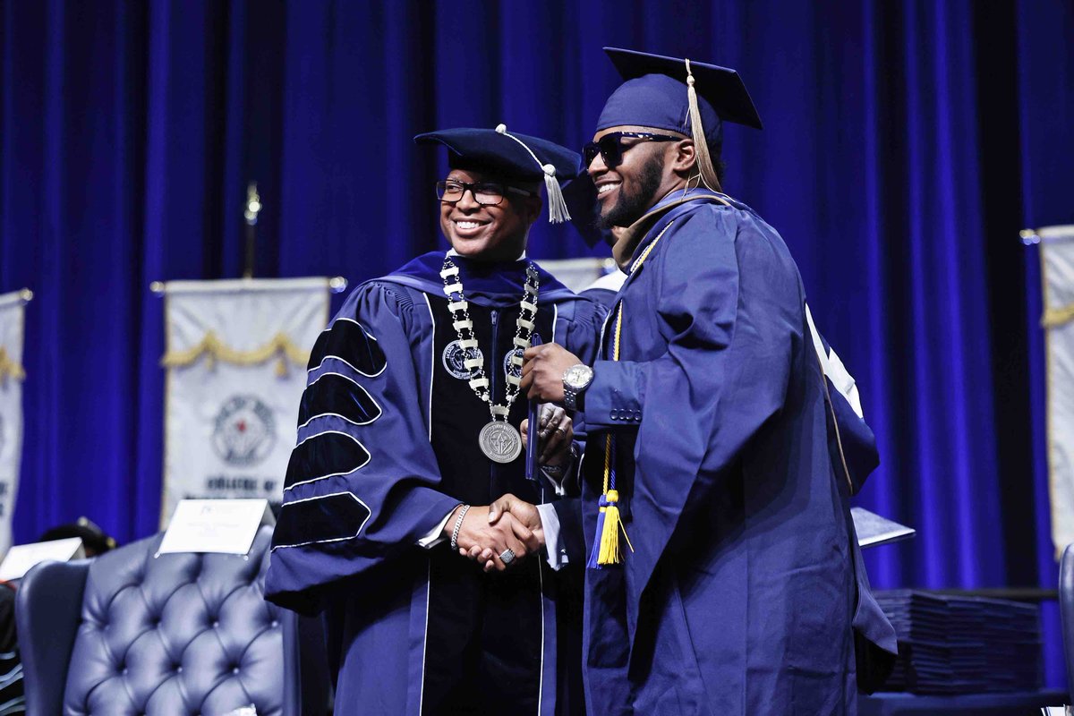 JacksonStateU's tweet photo. #JSUGrad24: DeMarco Pittman, a ninth-generation Deaf person, aims to use his degree from Jackson State to be a role model and advocate for Black Deaf men and youth around the country.
π° | https://t.co/FlKj4oCyTu https://t.co/WZ2ld3f63Z