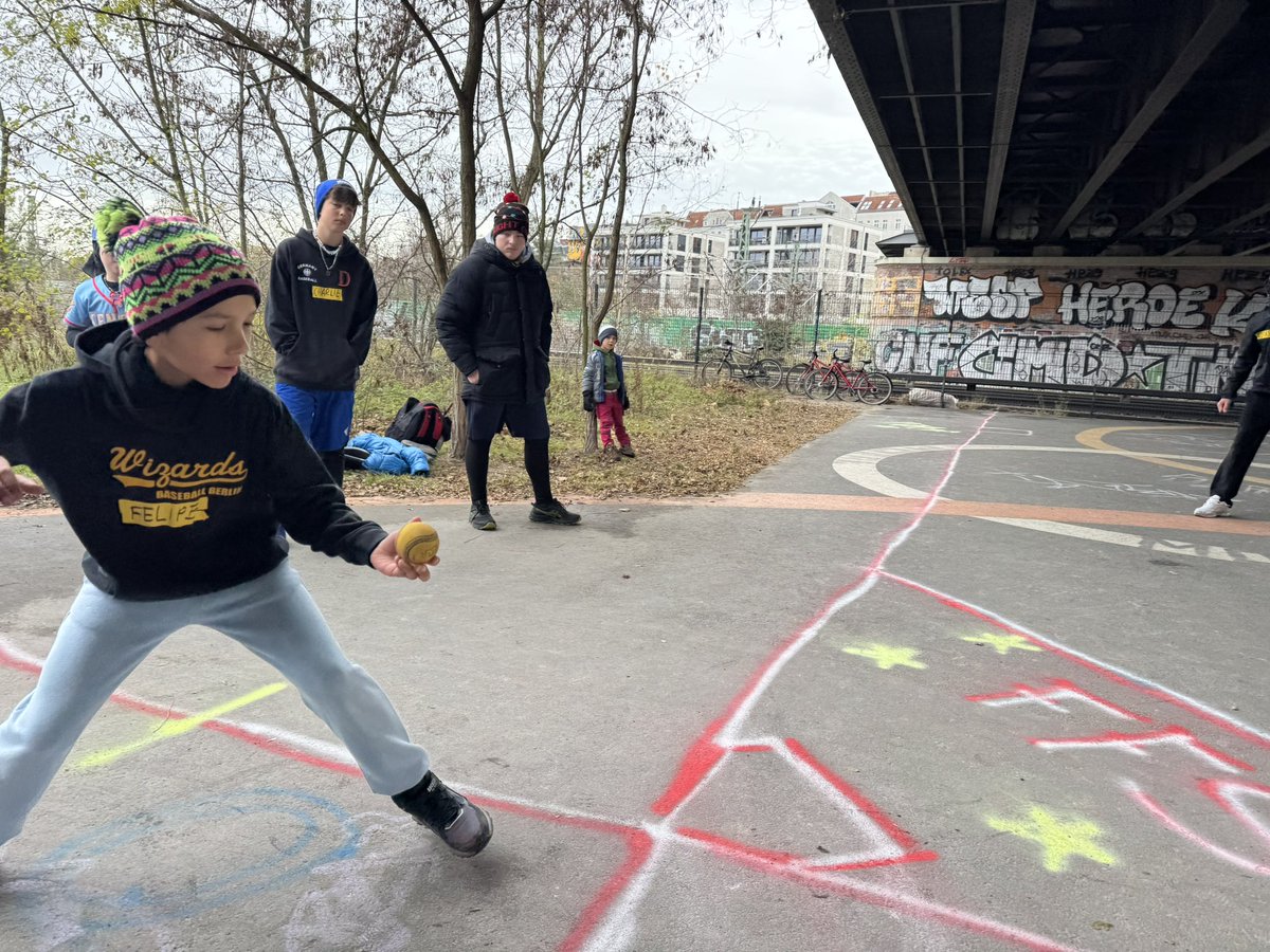 baseball_berlin's tweet photo. Baseball5 under the bridge with Fun Flexing Sports https://t.co/JENDEyfHuz