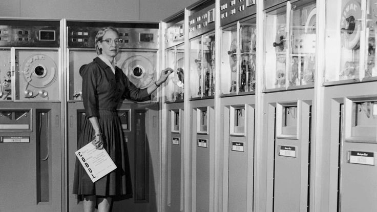 nerdearla's tweet photo. Hoy celebramos el Día Mundial de la Informática, en honor a Grace Murray Hopper, creadora del lenguaje COBOL y del primer compilador, considerada la madre de la informática.  

💻👩‍💻🌐 #DiaDeLaInformatica https://t.co/WpVzyGvljM
