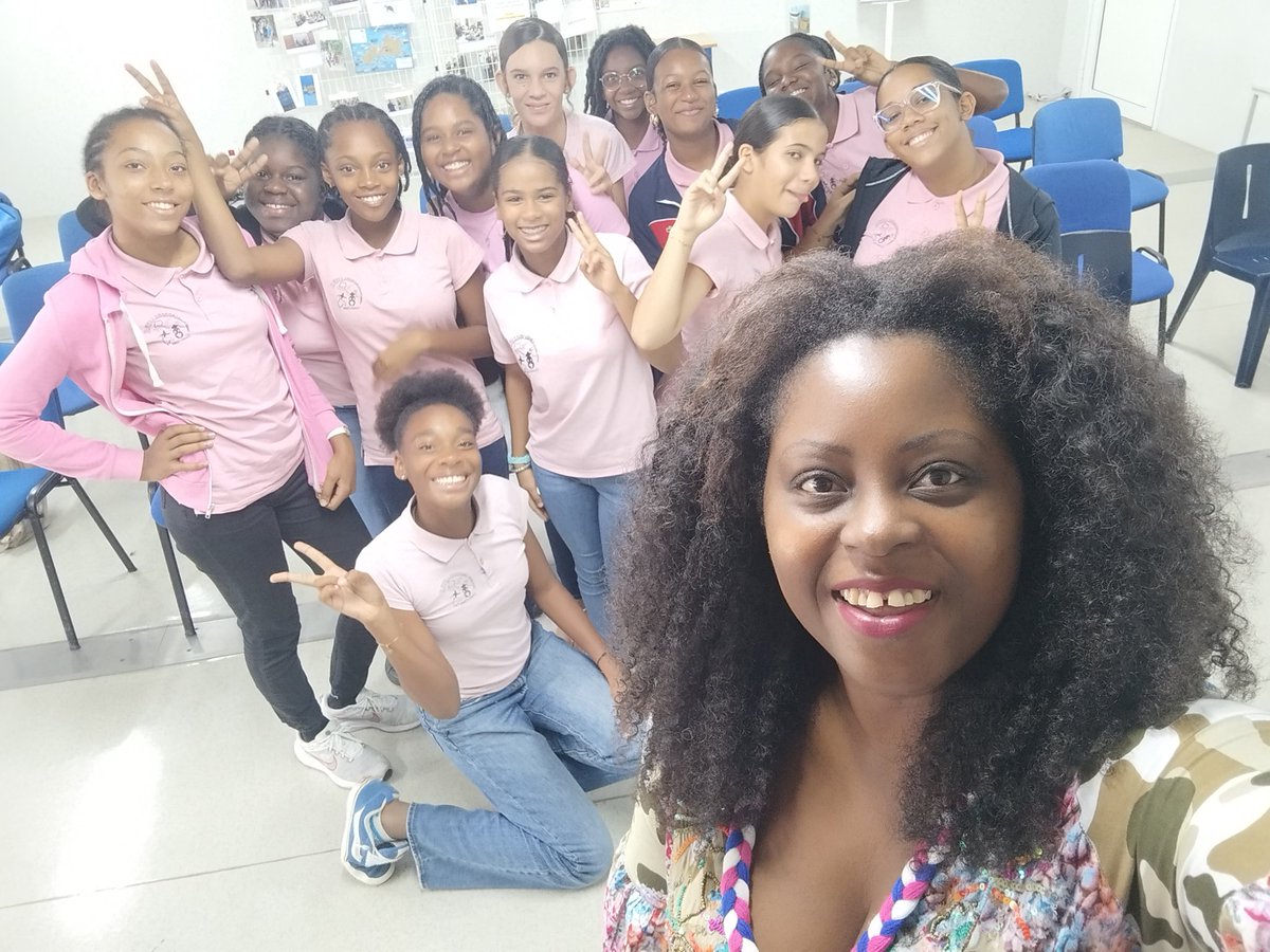AudreyFlobinus's tweet photo. 🌟 Encourageons les femmes dans les sciences et l’ingénierie ! 🌟
À l’occasion de la Journée de l’Orientation ce 7 décembre, @Ellesbougent972 a permis aux jeunes filles du Collège Joseph LAGROSILLÈRE (Sainte Marie) de découvrir des parcours inspirants.
#SciencesAuFéminin https://t.co/A4EDjqc1S3