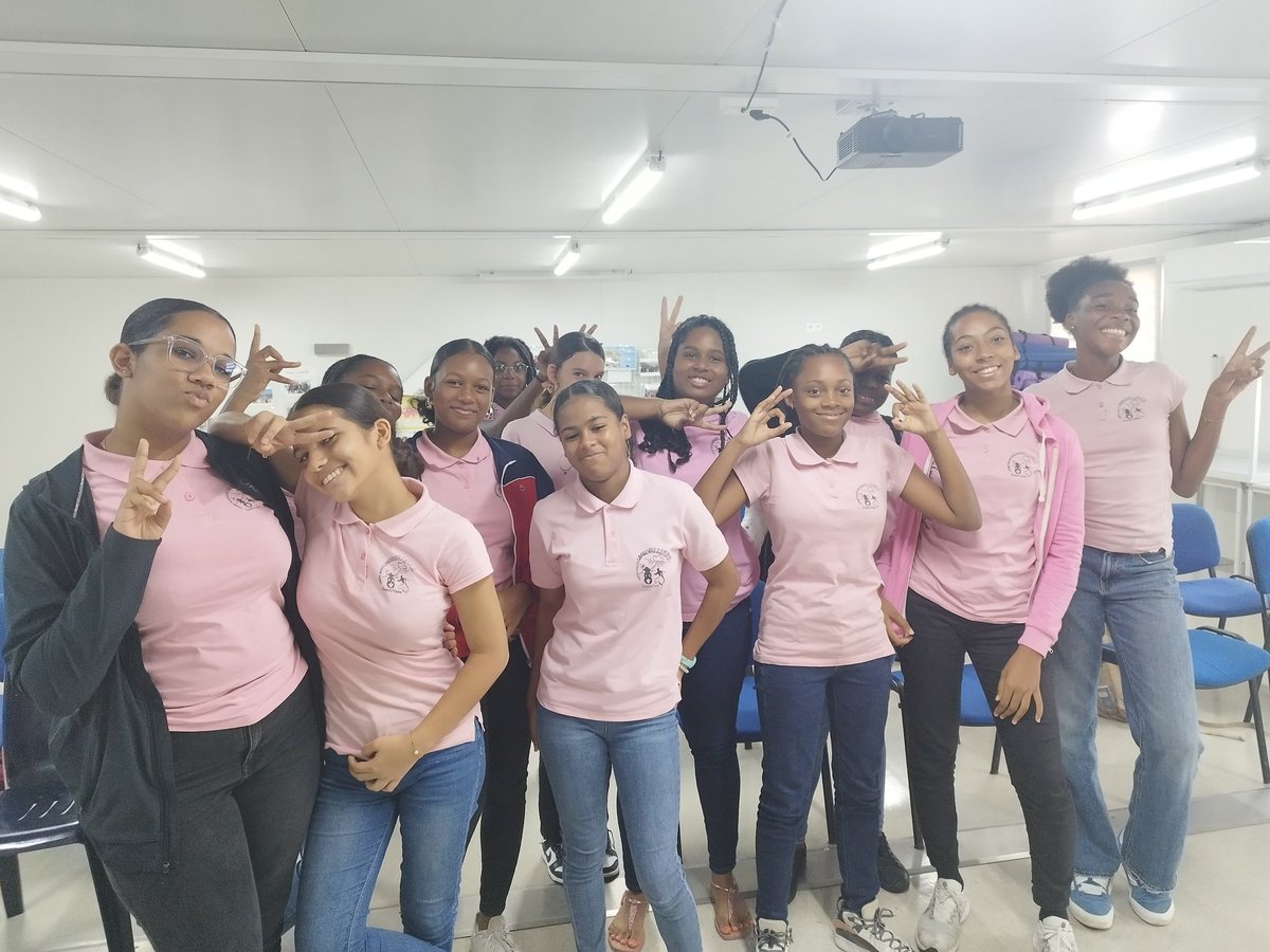 AudreyFlobinus's tweet photo. 🌟 Encourageons les femmes dans les sciences et l’ingénierie ! 🌟
À l’occasion de la Journée de l’Orientation ce 7 décembre, @Ellesbougent972 a permis aux jeunes filles du Collège Joseph LAGROSILLÈRE (Sainte Marie) de découvrir des parcours inspirants.
#SciencesAuFéminin https://t.co/A4EDjqc1S3