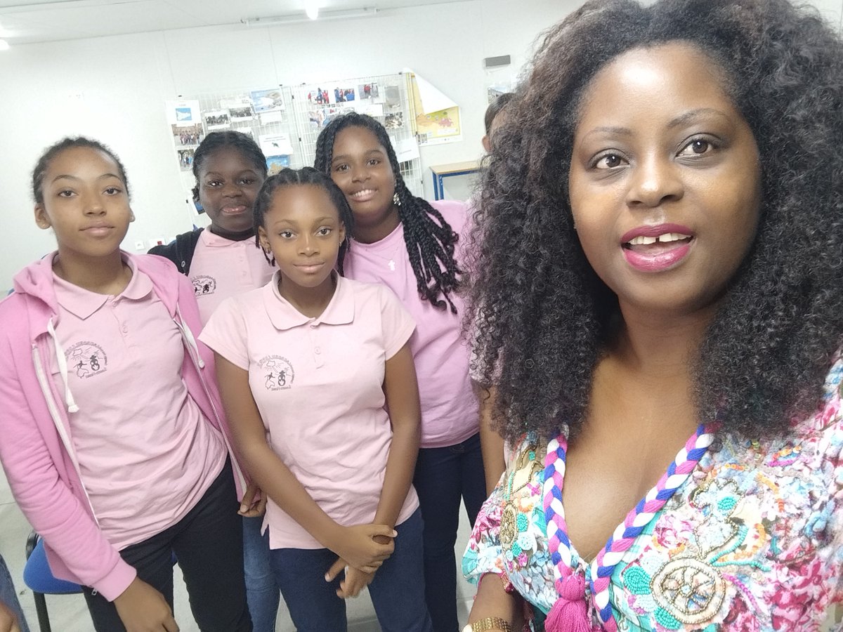 🌟 Encourageons les femmes dans les sciences et l’ingénierie ! 🌟
À l’occasion de la Journée de l’Orientation ce 7 décembre, <a href="/Ellesbougent972/">Ellesbougent_Martinique</a> a permis aux jeunes filles du Collège Joseph LAGROSILLÈRE (Sainte Marie) de découvrir des parcours inspirants.
#SciencesAuFéminin