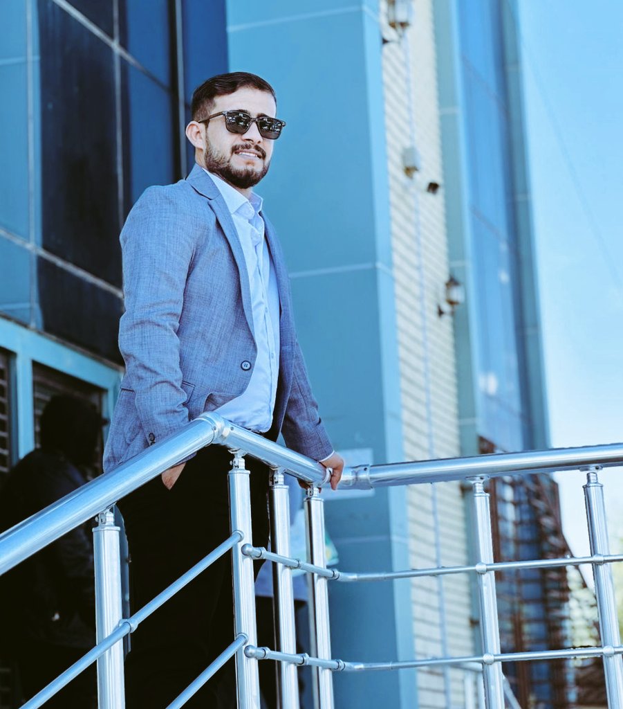 معلوم لو تنجح تبي تزعل انفوس
لا تحسب / إن كل النوايا سليمه

ومعلوم لو تنجح تبي تفرح إنفوس
_لله در / اهل النفوس العظيمه