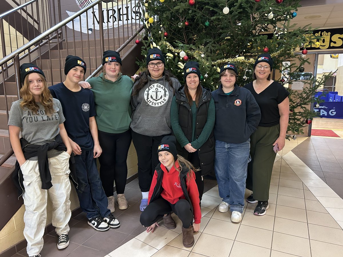 Sweet new HRA hats for the show choir ❤️🎄#thankstoyouhalifax <a href="/MRHSMustangs/">MRHS</a>