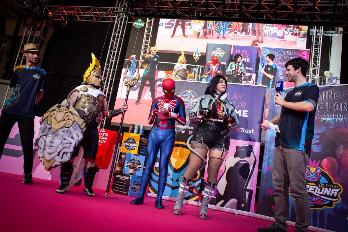 Volem agrair al jurat i als presentadors <a href="/TiveriusG/">🎙️Tiveriuscasters🎙️</a> <a href="/mendiplol/">mendiplol</a>  que ens van acompanyar en el concurs de cosplay durant l'esdeveniment del <a href="/SagaSaloGaming/">SAGA Saló del Gaming</a>.

Gràcies pel vostre treball i per reconèixer el talent de tots els participants. 👏💜

Aquí us deixem algunes imatges.