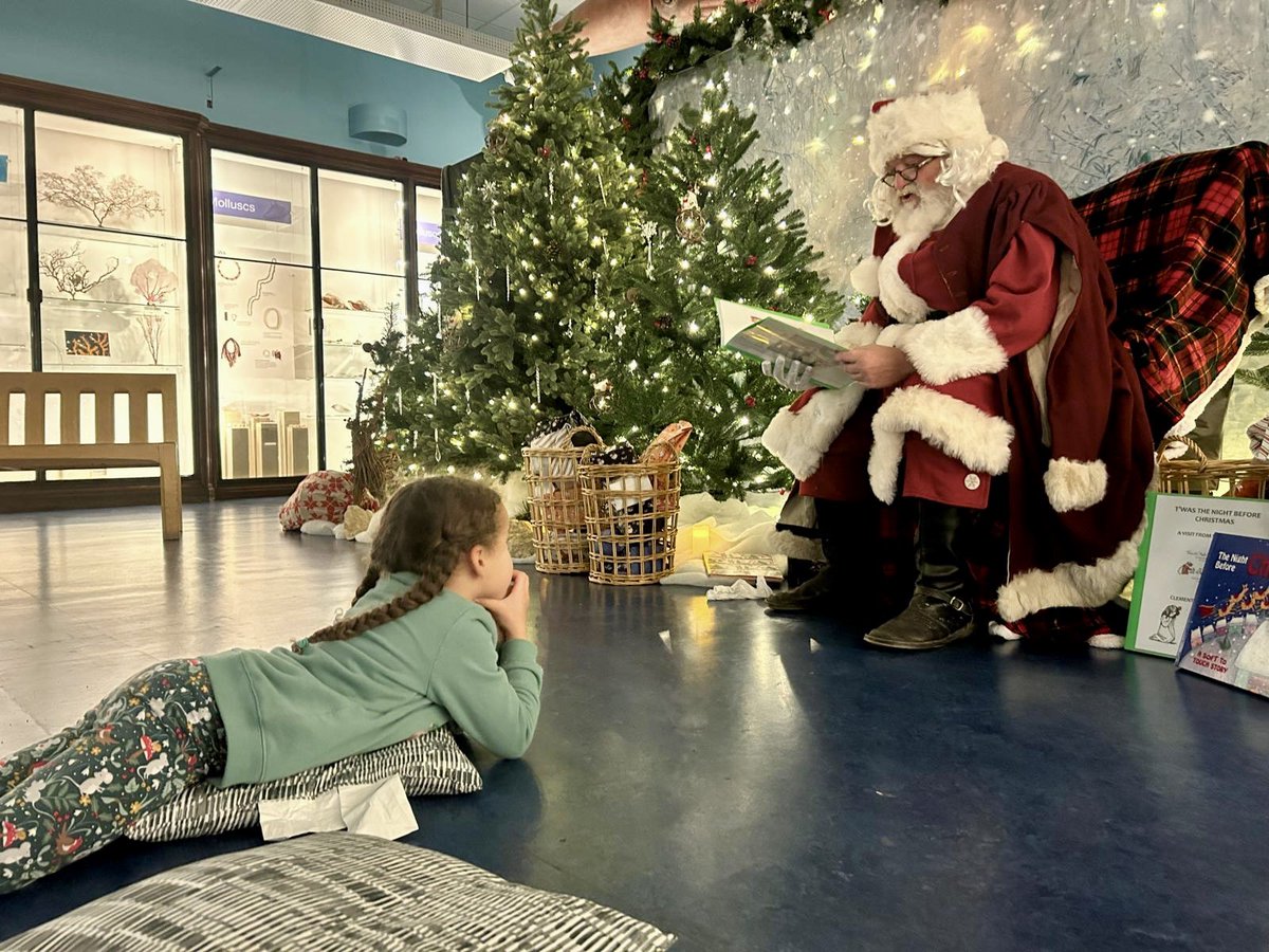 Katy__Perry's tweet image. Stories with Santa @NHM_London What a magical experience, safe to say M loved it!