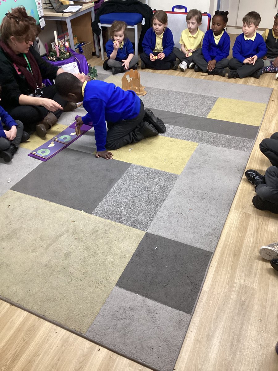 StAnthonysCPS's tweet photo. FS2 enjoyed learning about Advent and the Christmas Story with Mrs Collinge. #STAsparkle @CuthbertPrimary https://t.co/YrF3wwafkU