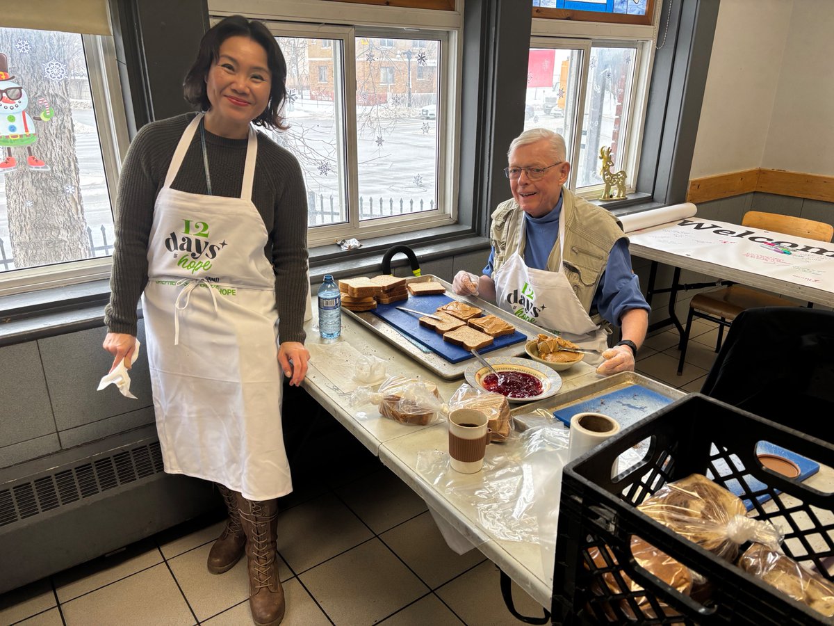 sghottawa's tweet photo. Thanks to Mirabel Management for volunteering in our community kitchen today for our #12DaysofHope! They made over 200 sandwiches, served lunch &amp; gave out donuts for dessert!🍩

Support Mirabel Management in providing even more meals this holiday season: https://t.co/uAKVwWWuAQ. https://t.co/dUCMUYoXQb