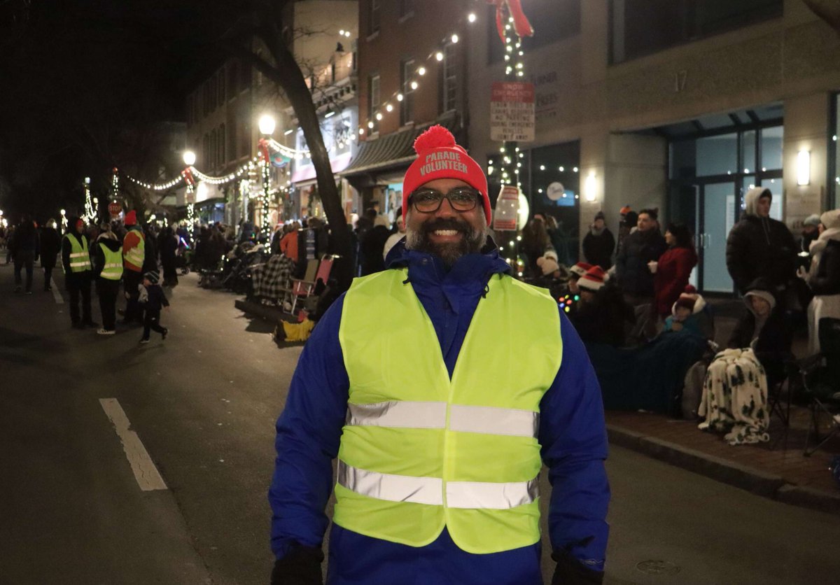 WestChesterASD's tweet photo. WCASD brought holiday cheer to West Chester’s Christmas Parade ✨

Highlights included amazing floats, stunning performances &amp; marching bands from all 3 high schools 🎶 Glen Acres wowed with a float &amp; student singers 🎤 &amp; Dr. Christopher joined as a parade volunteer! #WCASDWay https://t.co/A7B1ZfVhmv