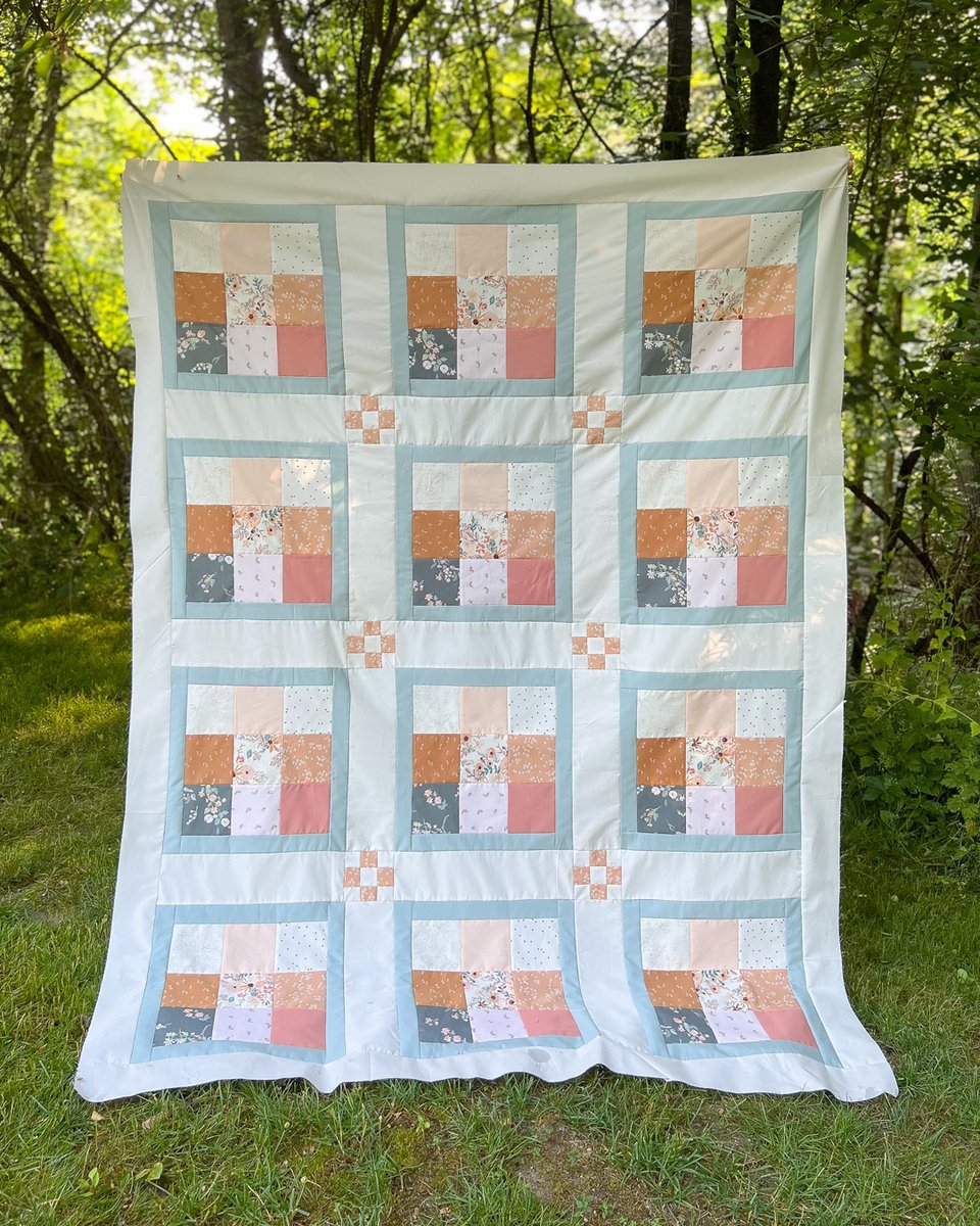 ArtGalleryFab's tweet photo. We can’t decide what’s more precious—Agnes’s adorable blue eyes 😻 or the dreamy Cottage Square quilt top she’s on! 

Grab Victoria's Cottage Square quilt pattern: https://t.co/vyoKm4qbLM

#ArtGalleryFabrics #NinePatchQuilt #QuiltingInspiration https://t.co/sdn1gIBR75