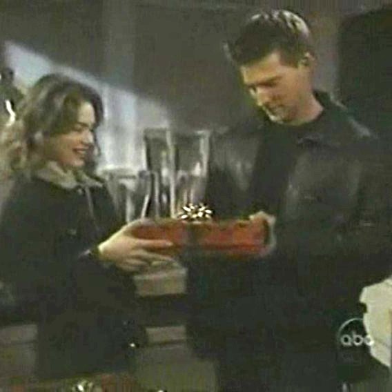 LGOTweets's tweet photo. It won't be a Merry Christmas for THOUSANDS of #Liason fans if you continue with this Luckless crap @GH @valentinifrank https://t.co/0kipLxJuRB