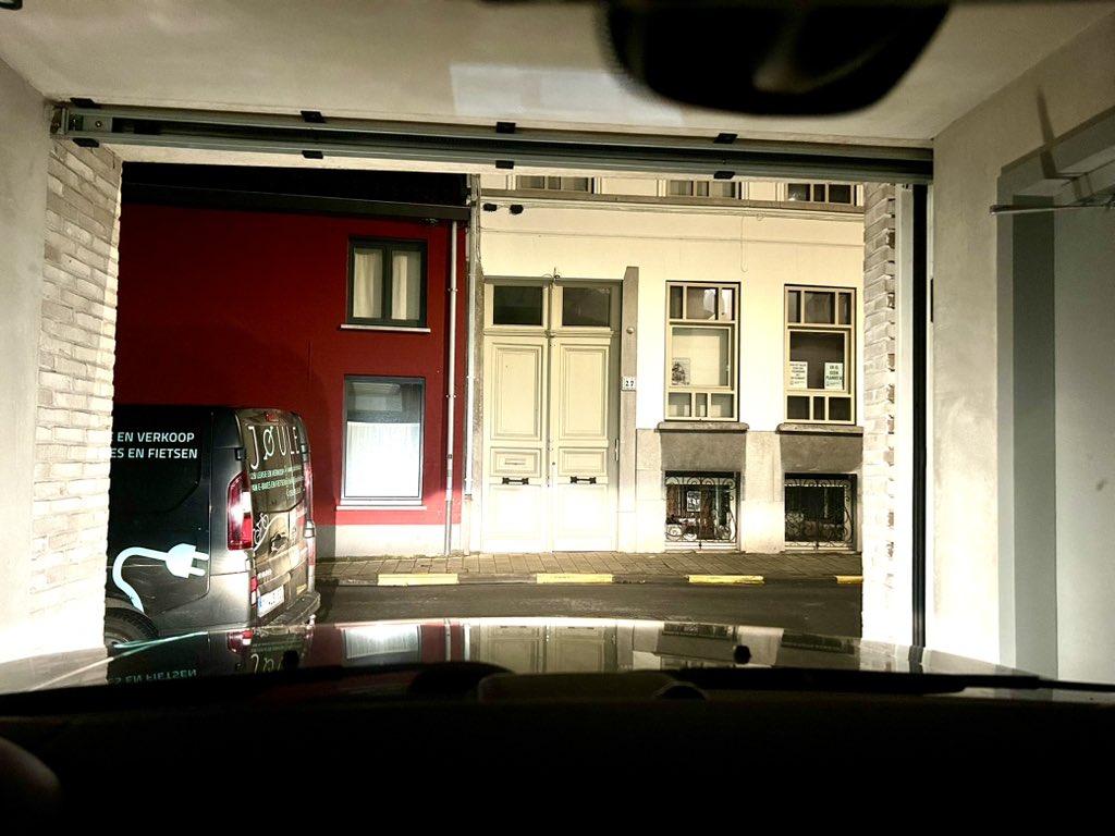 deepparekh's tweet photo. @Stadgent refuses to do anything about faulty parking at residential garages in spite of doctors on call living here! Wake up @Stadgent !! https://t.co/gHgZbjIQED