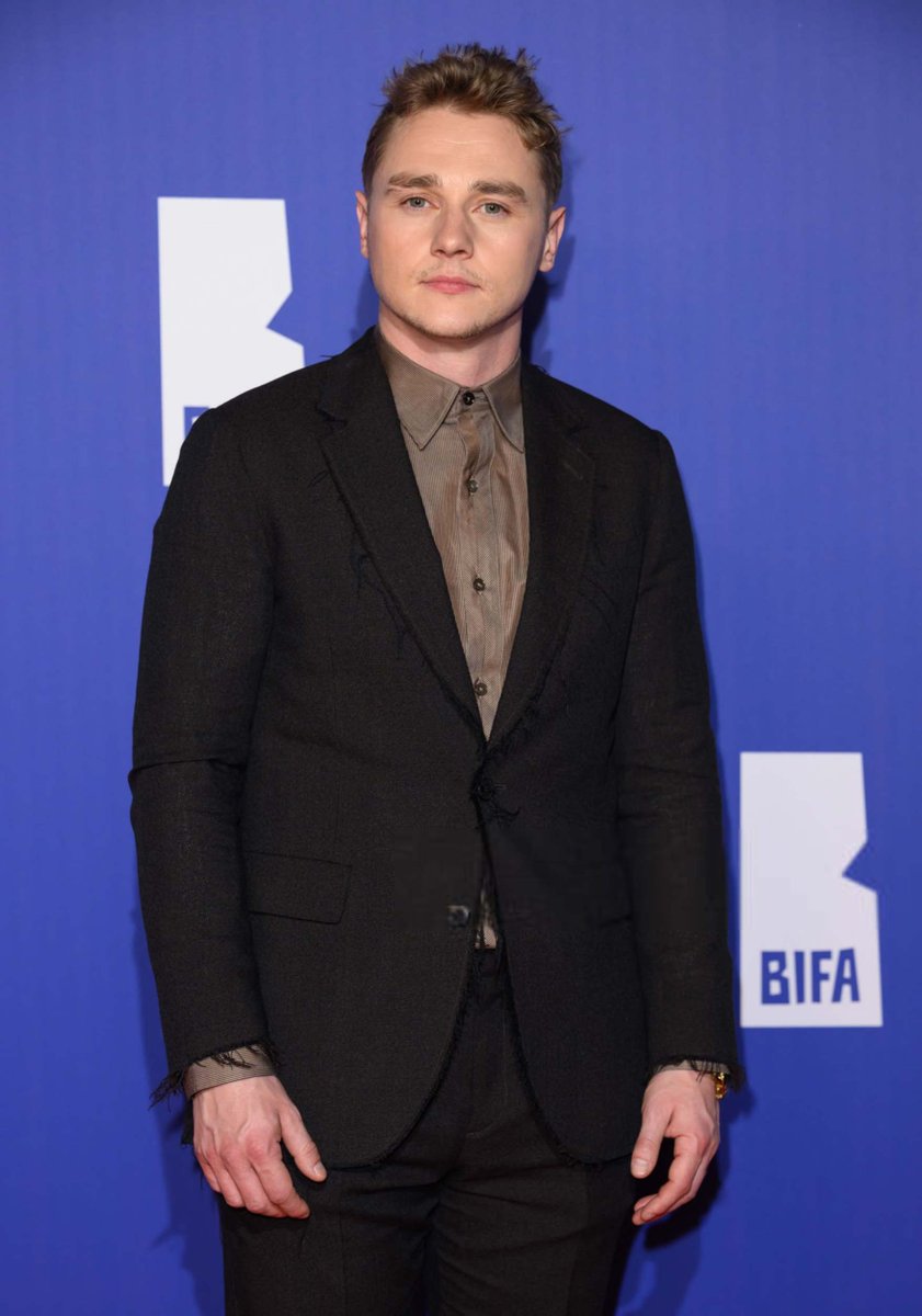 📸  Ben Hardy attending the 27th British Independent Film Awards last night.

🔗  ben-hardy.com/gallery/thumbn…
