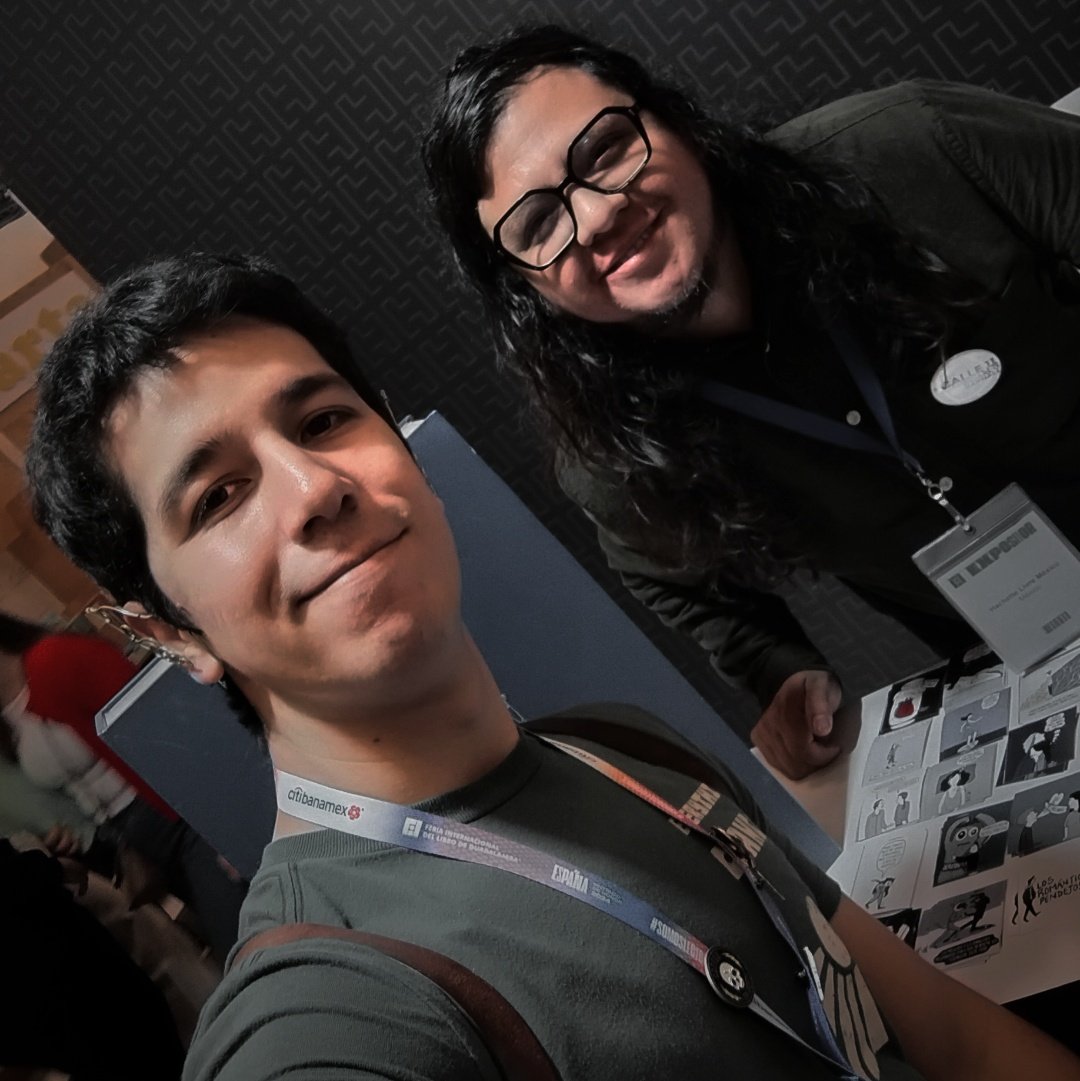 Leonmartinezlet's tweet photo. Honestamente, este me emocionó bastante. Tengo mucho tiempo de seguirlo, amo lo sencillo de sus trazos y lo efectivo de su humor 😙 me emociona tener un libro con su trabajo y además, dedicado ✨ #losromanticospendejos #NovelaGrafica #ComicWeb #Fil2024 #filguadalajara https://t.co/Ym9X983pdg