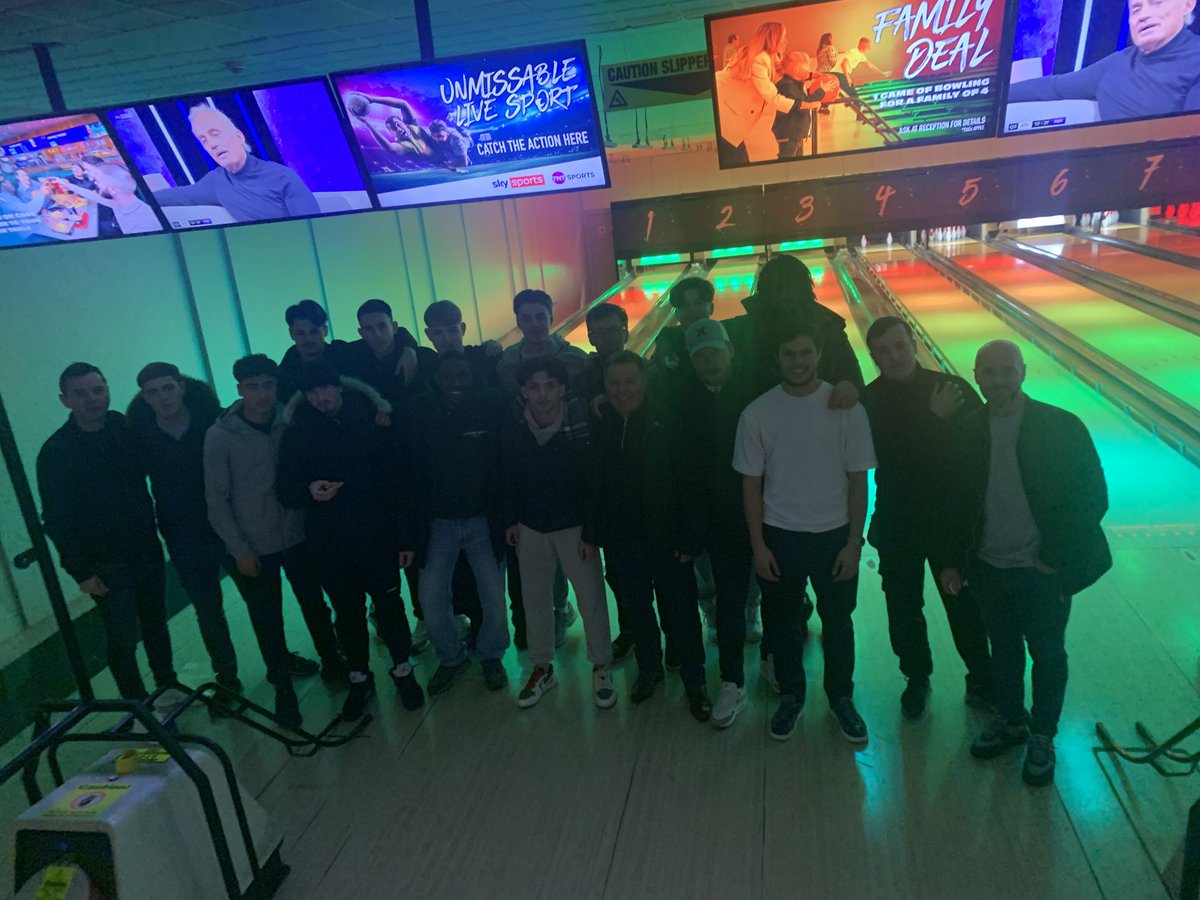 Erith Town under 23’s night out.                                       Very talented group of footballers,                             Bowling not so much🤦🏻‍♂️.       ❤️🖤