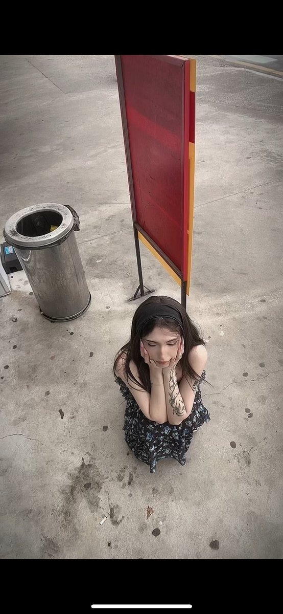 ninfogamer's tweet photo. Clean girl é o caralho https://t.co/2bhL3UqVyv