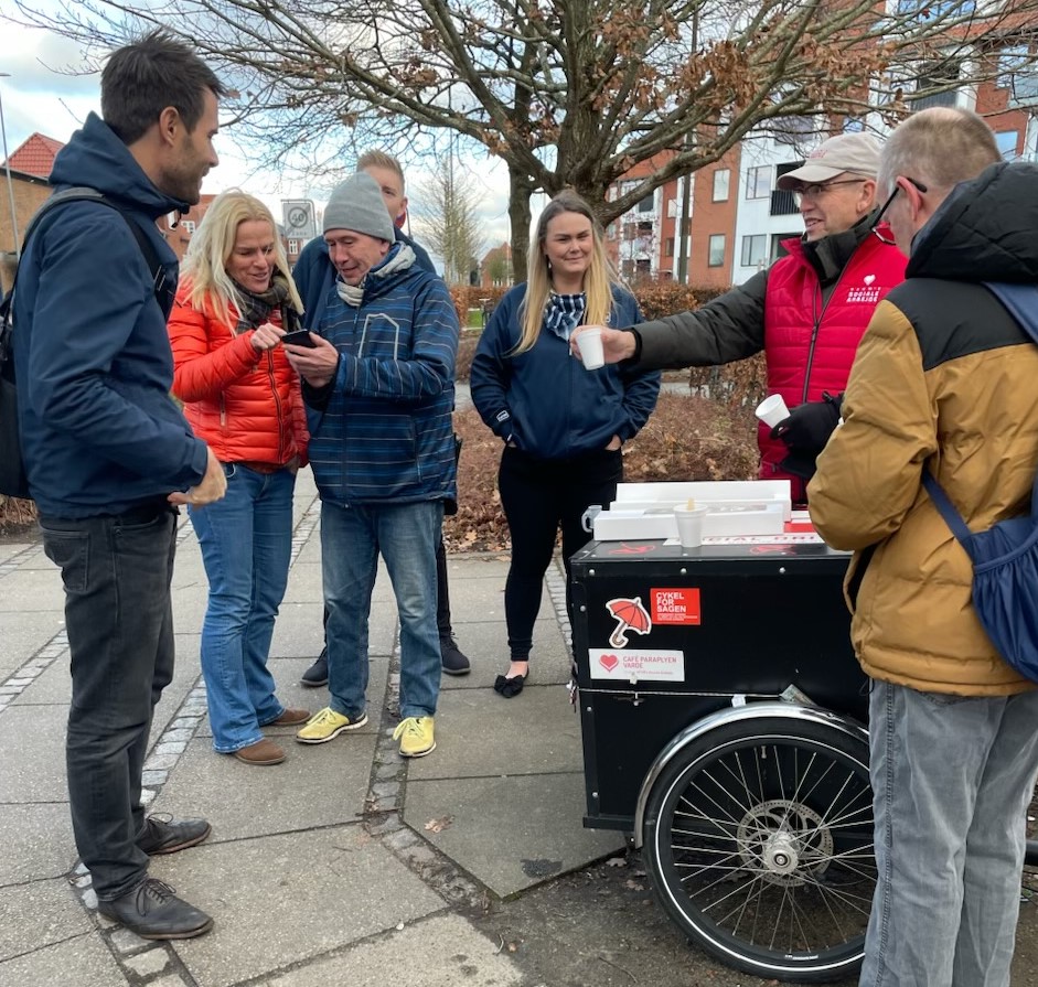 Kæmpe tak til ældreminister @MetteKierkgaard for besøg tæt på ingenmandsland.
I nogle landområder har velfærdssamfundet svært ved at nå de mest udsatte. De lever i usynlig udsathed og har behov for opsøgende, sociale indsatser, som kan bygge bro til "systemet"🧵
#dksocial #dkpol