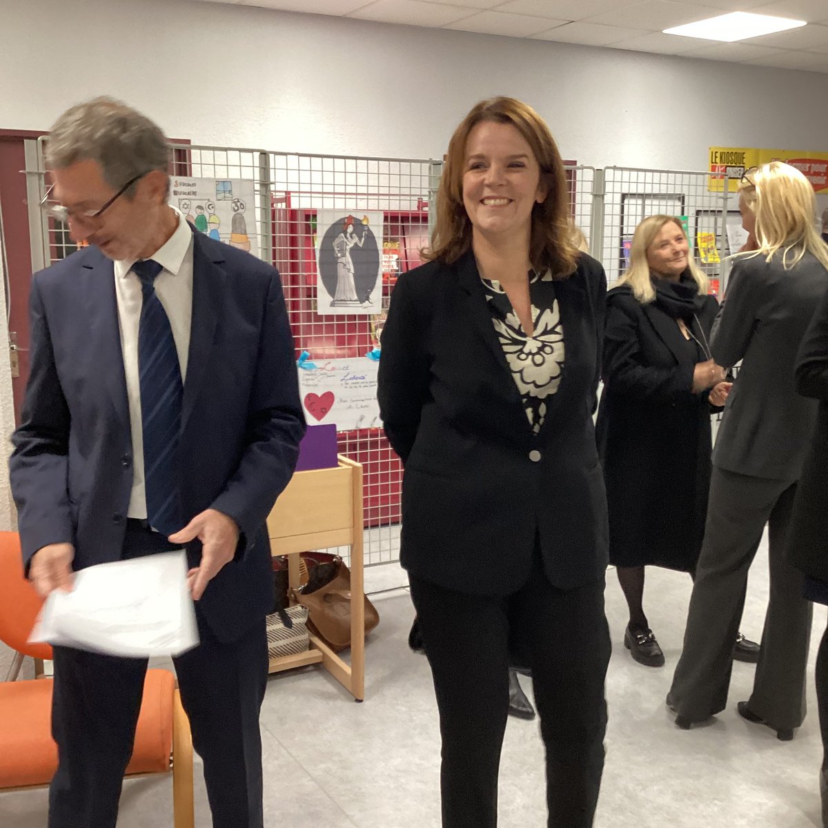 CdiVallergues's tweet photo. Journée le la laïcité. Le CDI devient CDI #SamuelPaty.👨🏾‍🎓👩🏼‍🎓👩🏾‍🎓👨🏼‍🎓et enseignants investis vidéo et lectures pièce @ EmilieFreche. Discours très émouvants incitants à défendre ce bien si précieux la Laïcité. 🙏🏼 @davidlisnard, @AlpesMaritimes 🙏🏼@NatachaChicot pour vos si justes paroles https://t.co/BoAfbZmGHD