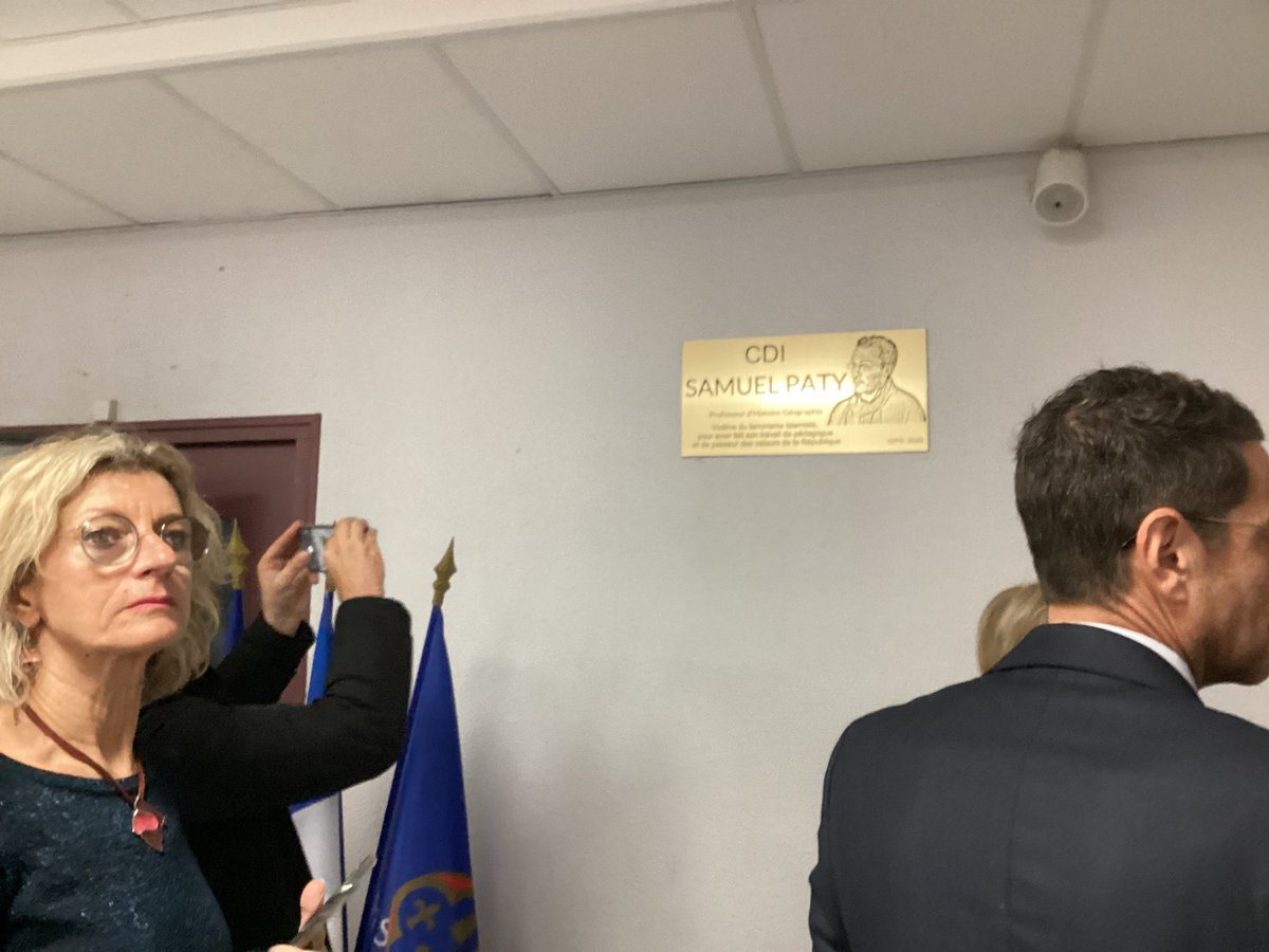CDI Samuel Paty (@cdivallergues) on Twitter photo Journée le la laïcité. Le CDI devient CDI #SamuelPaty.👨🏾🎓👩🏼🎓👩🏾🎓👨🏼🎓et enseignants investis vidéo et lectures pièce @ EmilieFreche. Discours très émouvants incitants à défendre ce bien si précieux la Laïcité. 🙏🏼 <a href="/davidlisnard/">David Lisnard</a>, <a href="/AlpesMaritimes/">alpesmaritimes</a> 🙏🏼<a href="/NatachaChicot/">Natacha Chicot</a> pour vos si justes paroles Journée le la laïcité. Le CDI devient CDI #SamuelPaty.👨🏾🎓👩🏼🎓👩🏾🎓👨🏼🎓et enseignants investis vidéo et lectures pièce @ EmilieFreche. Discours très émouvants incitants à défendre ce bien si précieux la Laïcité. 🙏🏼 <a href="/davidlisnard/">David Lisnard</a>, <a href="/AlpesMaritimes/">alpesmaritimes</a> 🙏🏼<a href="/NatachaChicot/">Natacha Chicot</a> pour vos si justes paroles