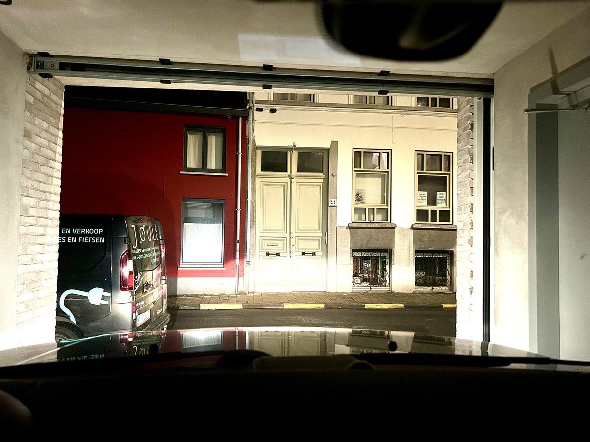 deepparekh's tweet photo. @Stadgent - we sent you several requests to make no parking signs but you refuse - we have a Doctor who needs access but cannot get it because of you - wake up!! https://t.co/bdERhgEoIZ