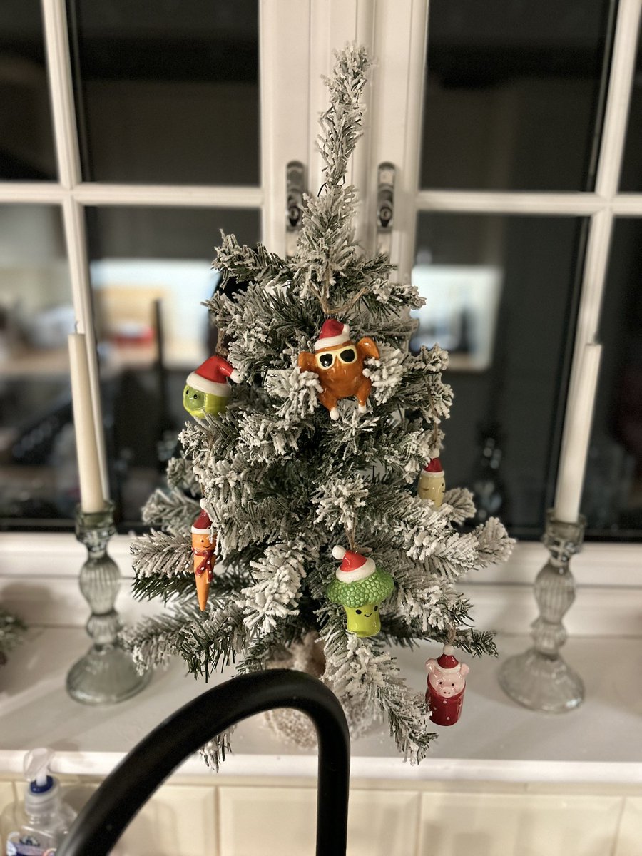 josh_libs's tweet image. Who needs tinsel when you've got kitchen themed decorations - how awesome are these! 🎄