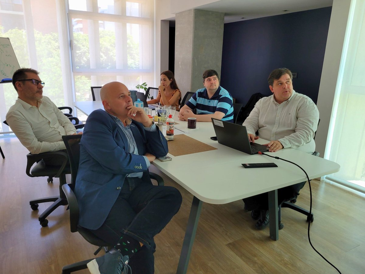poldc's tweet photo. Seguimos potenciando la Economía del Conocimiento 🧠
Hoy visité las oficinas de #IThreex Global, firma tecnológica cordobesa especializada en #InteligenciaArtificial, #BigData, Desarrollo de #Software Cloud Native e Infraestructura. https://t.co/bMf0kZWdPQ