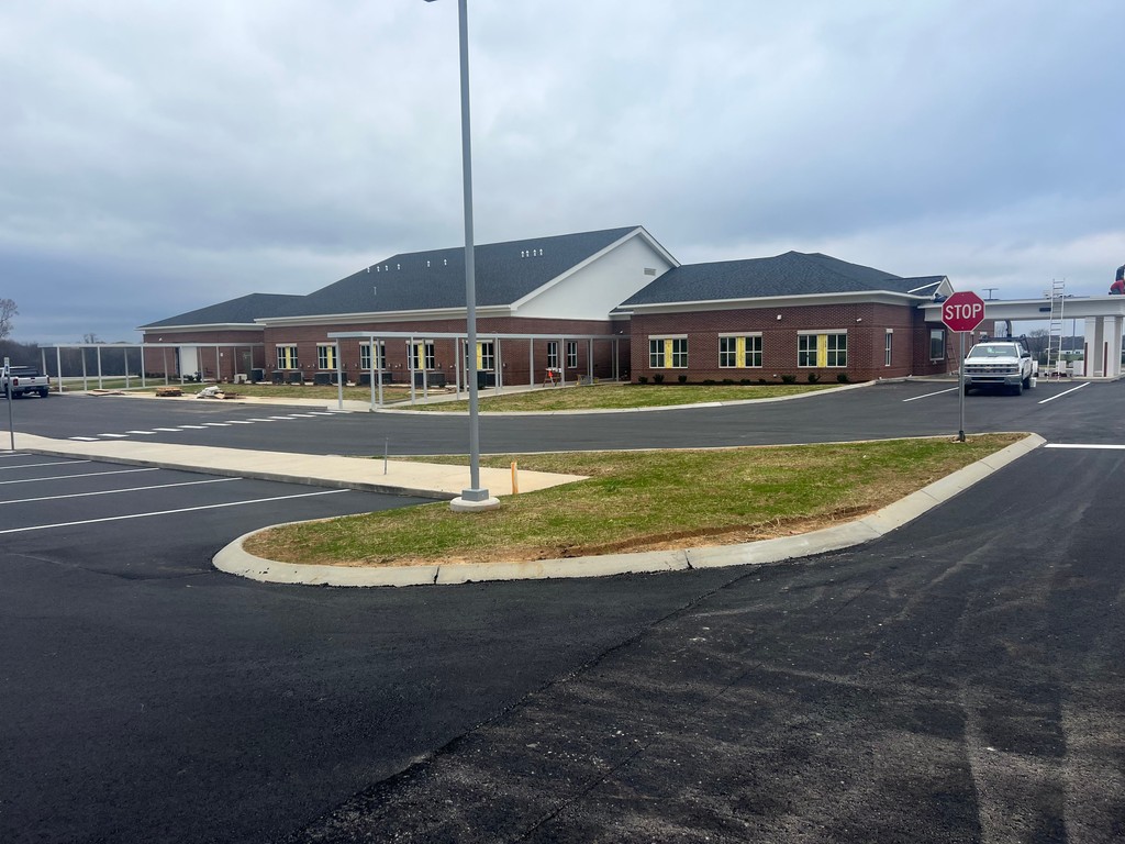 midstate_const's tweet photo. Exciting progress at the Macon County Services Building in Lafayette! The exterior is taking shape, showcasing the craftsmanship and dedication of our team. It's rewarding to see months of hard work coming together. #maconcounty #lafayette #MidStateConstruction https://t.co/zSsGcReYcP