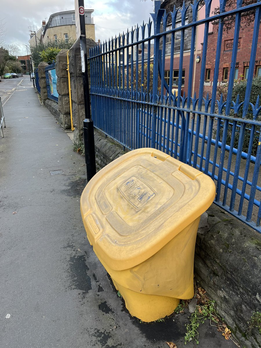 Pointless tagging is back in #castlepark, I cleaned this about 3 weeks ago but didn’t take long until it came back and it’s removed again!

Tagging on a sand box and lamppost outside a school is a low, quickly removed. 

<a href="/BristolCouncil/">Bristol City Council</a> 
#graffitiremoval
#communityclean