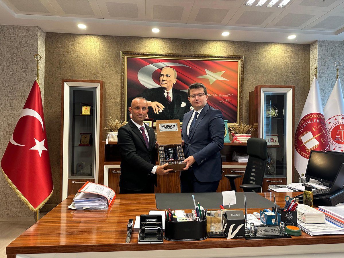 Bugün Nevşehir Cumhuriyet Başsavcısı Sayın Durmuş Ali Karakoca ve Adalet Komisyonu Başkanı Sayın Ali İhsan Tabak'ı makamlarında ziyaret ettim. 
Misafirperverlikleri için çok teşekkür ederim.