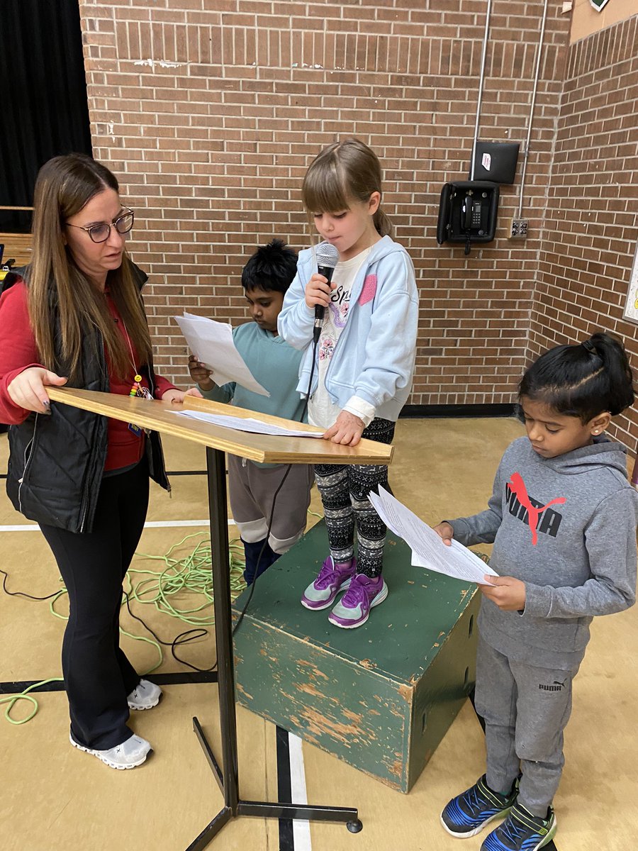 GordonSteam's tweet image. The Kindergarten to Grades 3/4 team spent the day preparing for our Winter Concert on Wednesday morning at 9:45 am. Here’s a sneak peek! Hope to see you there. @BeaumondeBHJMS @suppastars  @LC1_TDSB @TDSB_Arts