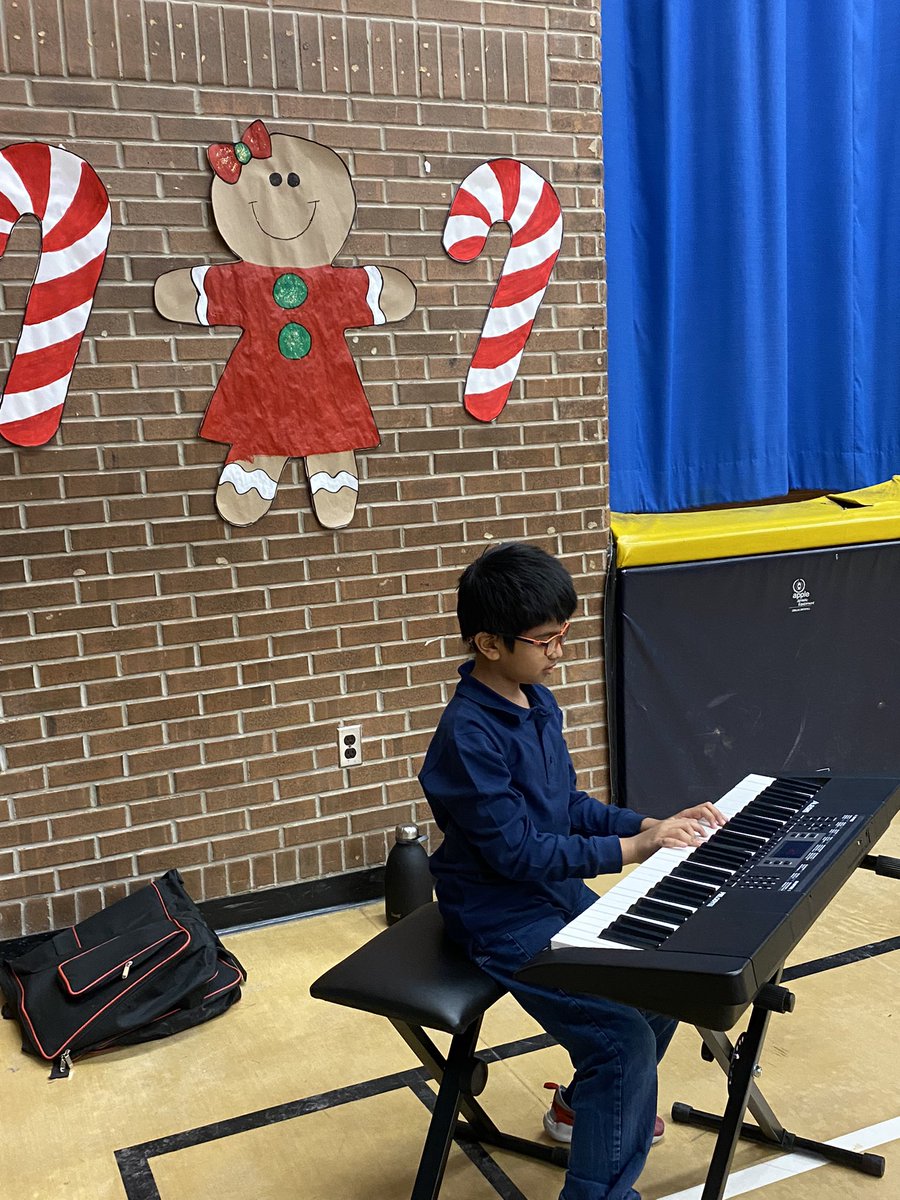 GordonSteam's tweet image. The Kindergarten to Grades 3/4 team spent the day preparing for our Winter Concert on Wednesday morning at 9:45 am. Here’s a sneak peek! Hope to see you there. @BeaumondeBHJMS @suppastars  @LC1_TDSB @TDSB_Arts