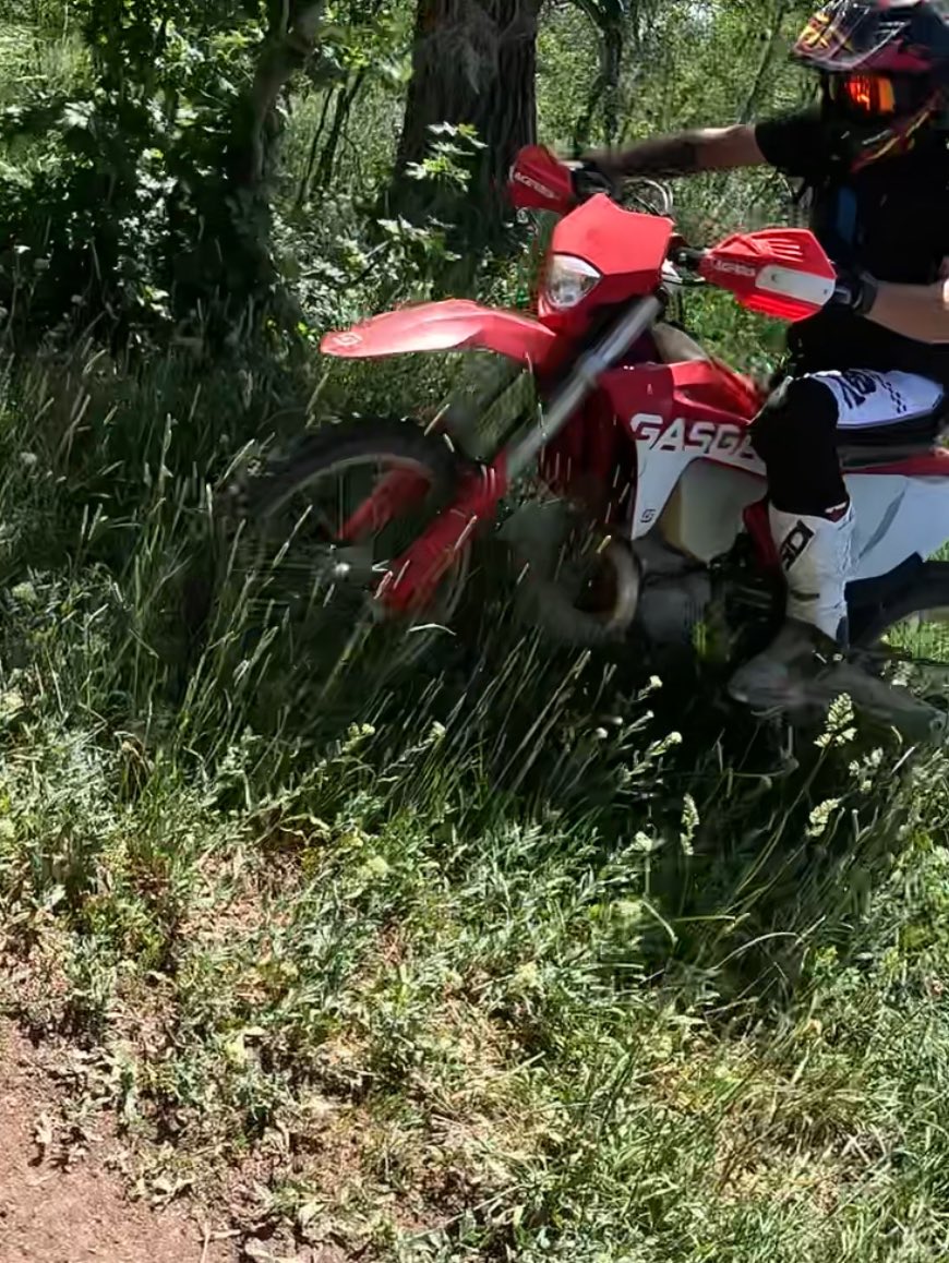BenLA87's tweet photo. Doing a little single track https://t.co/zQ9tJvMUQV