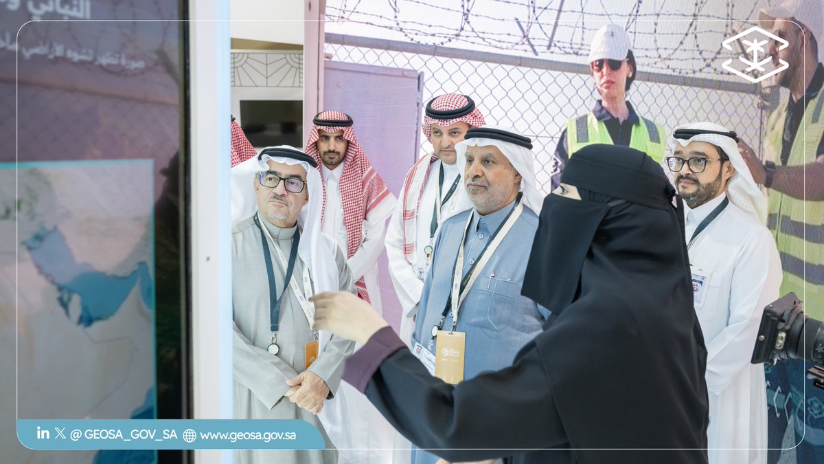 GEOSA_GOV_SA's tweet photo. جناح #الجيومكانية في #Cop16Riyadh يستقبل سعادة رئيس الجيومكانية @GEOSA_P وسعادة الرئيس التنفيذي للمركز الوطني لتنمية الغطاء النباتي ومكافحة التصحر @ncvcksa الدكتور خالد العبدالقادر، حيث تم خلال الاستقبال استعراض أبرز مشاريع الجيومكانية ذات الصلة بتعزيز التنمية والاستدامة البيئية ومكافحة التصحر، إلى جانب مبادراتها وخدماتها ومنتجاتها الأخرى.

#أرضنا_مستقبنا
#الرياض_كوب16