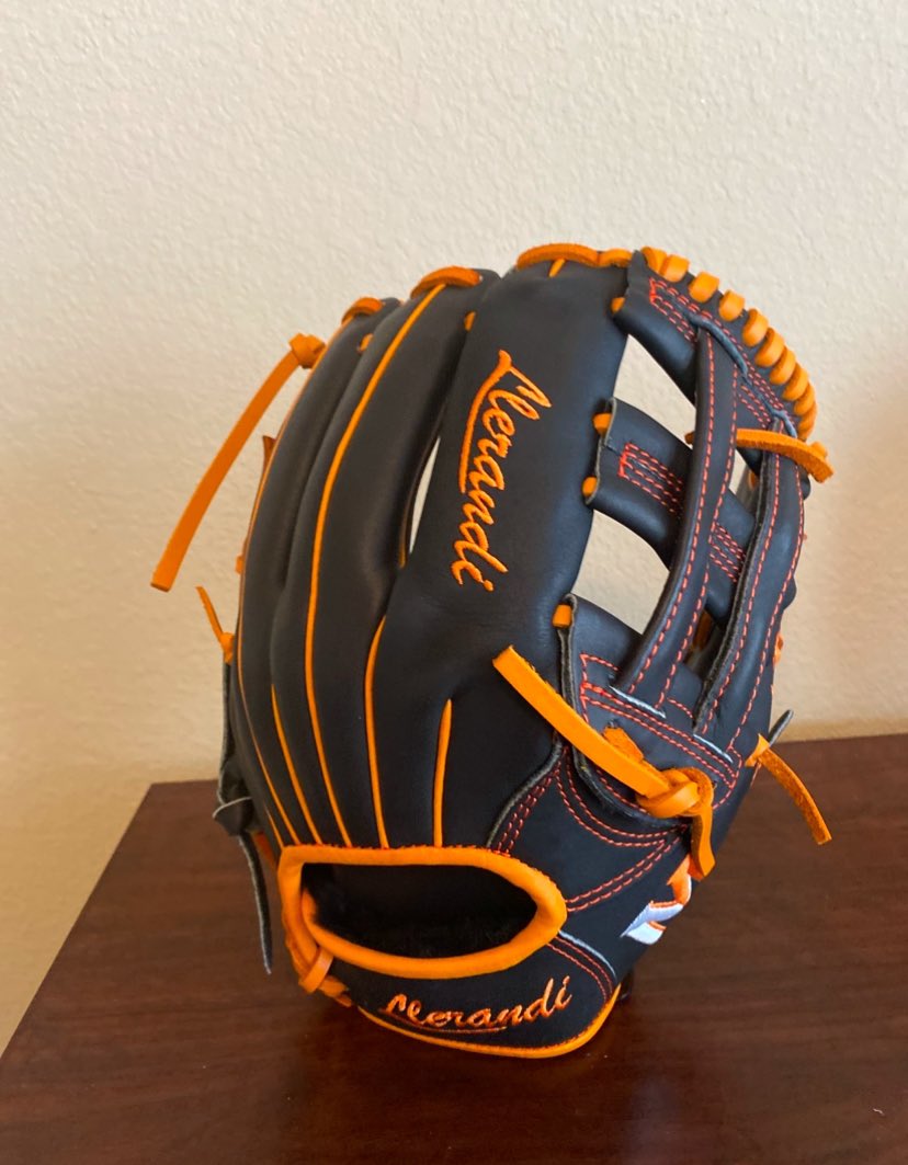 LouisLlerandi's tweet photo. https://t.co/NKBnXOth3A of Houston!

Custom top-of-the-line Big brand gloves  $500.  Llerandi $329!
In the words of Ken Hawk.  Harrelson “grab some bench”
Join us today!@TopPreps @HawkHarrelson @GDPsports @FastpitchAthRec @TheCoachesBoxGA @haven_baseball @SunilSportsNews https://t.co/W60MtTMlLj