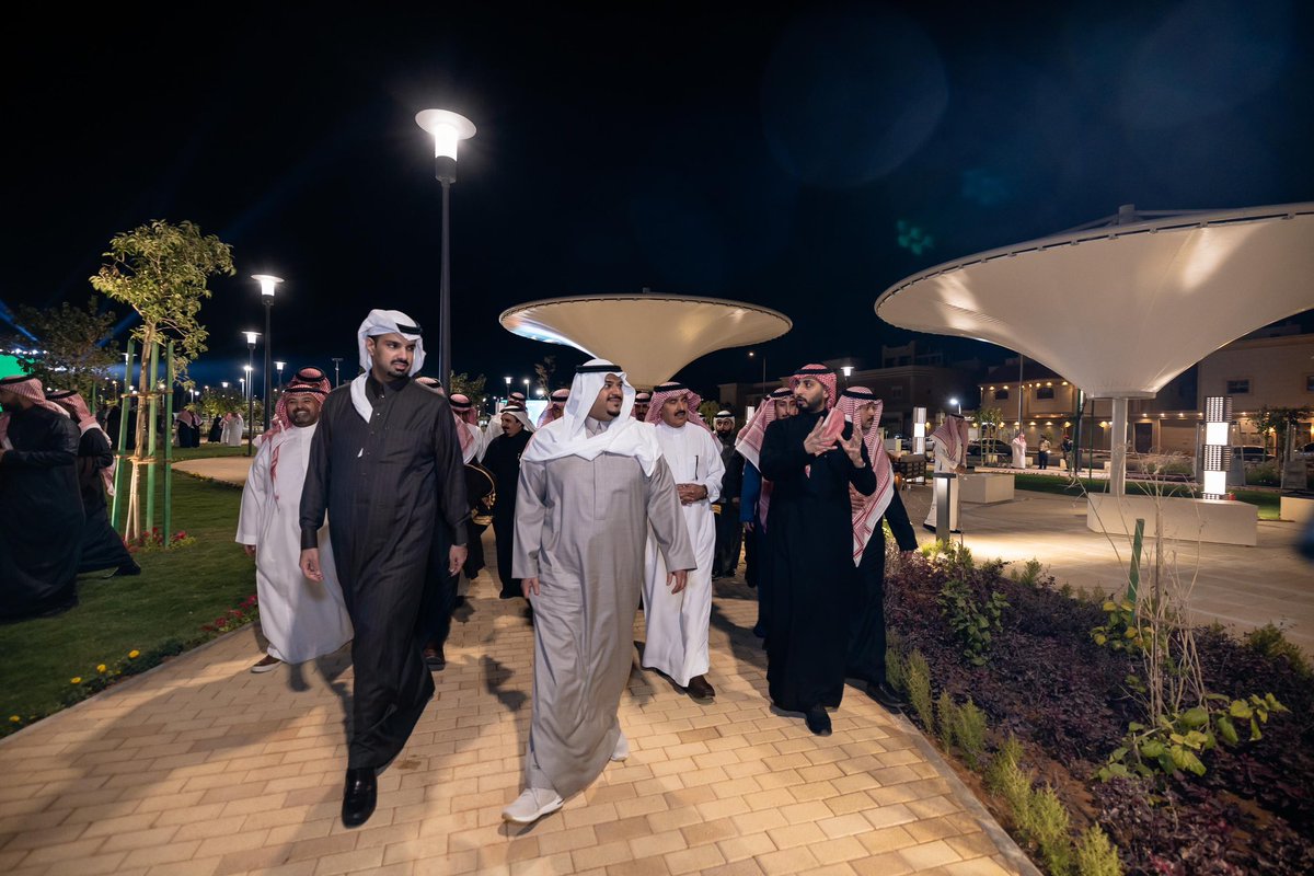 BinAyyafFaisal's tweet image. تدشين صاحب السمو الملكي الأمير محمد بن عبدالرحمن، نائب أمير منطقة الرياض، اليوم لـ25 حديقة يرفع عدد الحدائق المدشنة في أحياء الرياض المختلفة إلى قرابة 100 حديقة خلال 3 أعوام، ويؤكد التزامنا ومسيرتنا الجادة نحو تحقيق مستهدفات القيادة بجعل الرياض اسمًا على مسمى: خضراء ومؤنسنة..