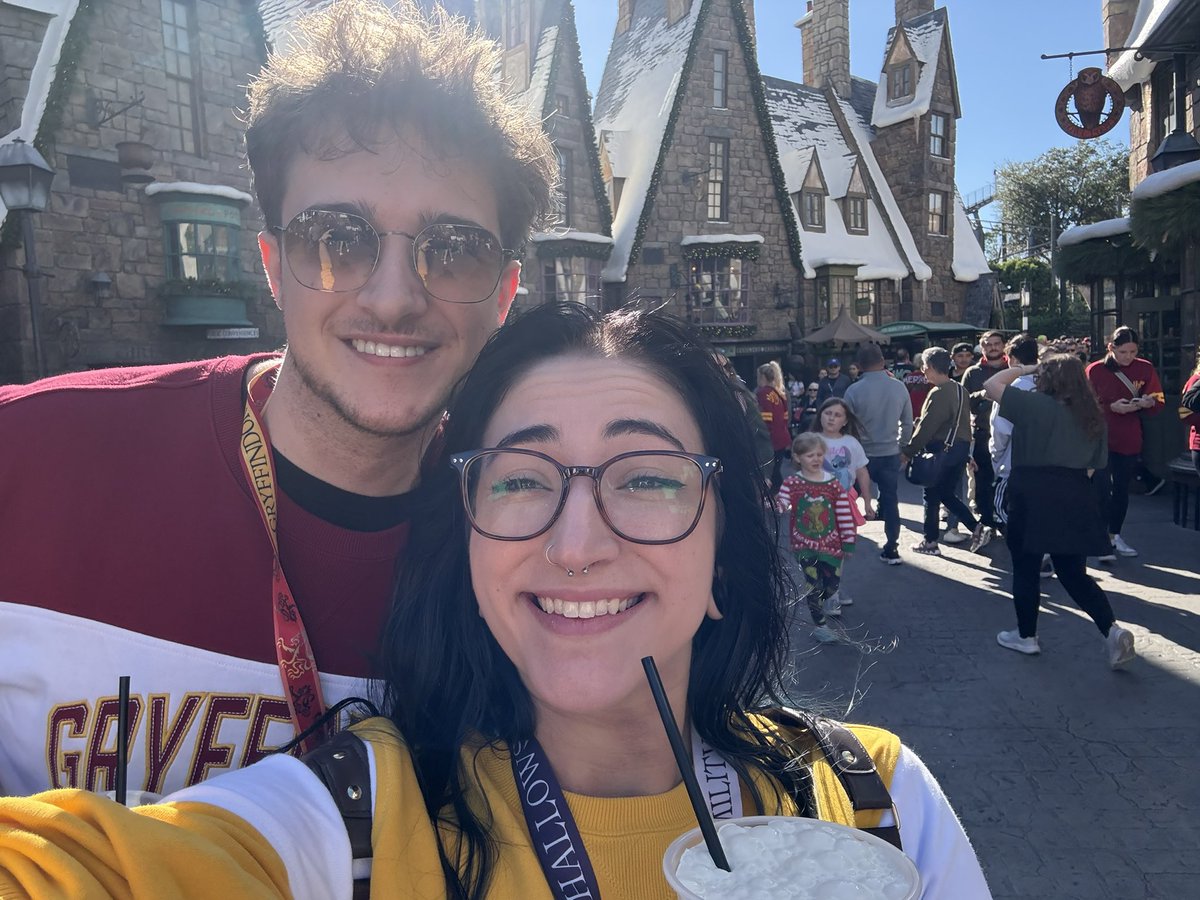 Just a heads up: I’m doing okay after the accident! Chin scarred up after about a week, and I’ve been taking some time away to rest and spend time with Ian! I’ll be in treatment soon and I’ll be setting up to stream later this week ♥️ Thank you to everyone who reached out! I