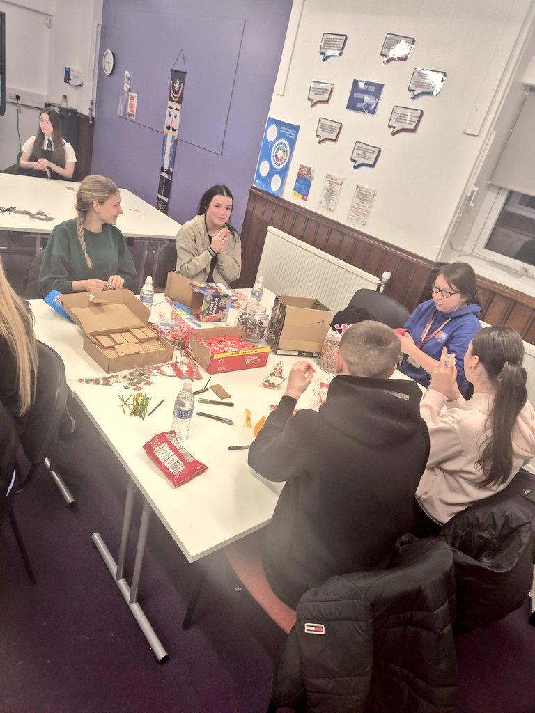 Shout out to the young leaders at <a href="/JohnstoneHighSc/">Johnstone H.S.</a> for volunteering at the Promise present drive tonight! 🎅 We appreciate you! 💕