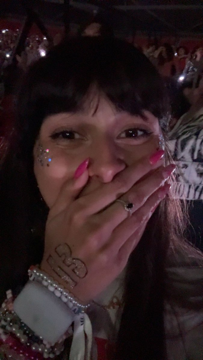 repswiftversion's tweet image. POST THE LAST PICTURE YOU TOOK AT THE ERAS TOUR!

after having my favorite song as a surprise song and 2 notifications from TN🥹🖤
#TSTheErasTour @taylornation13
