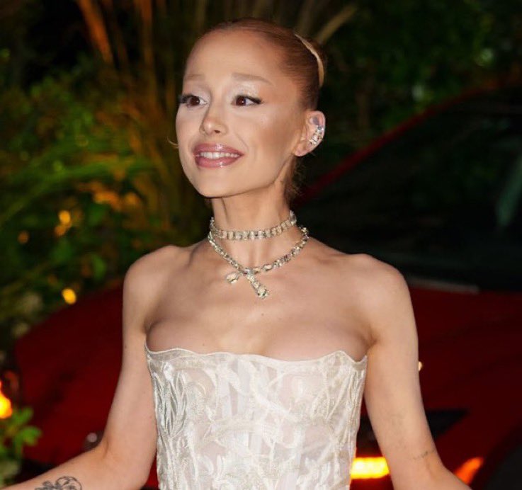 Qu'est-il arrivé à Ariana Grande ? 😞😞