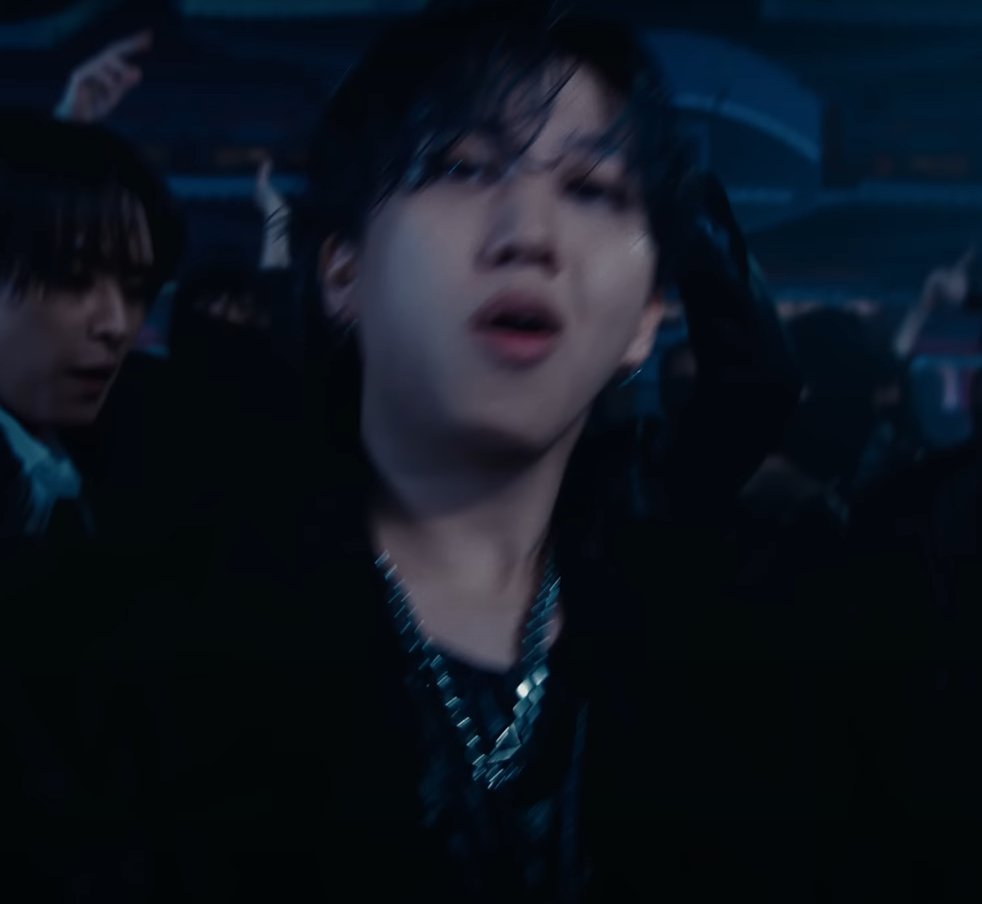 binnieseo1199's tweet photo. Changbin (Walkin On Water MV Teaser 1)🐷🐰📸
#changbin #straykids #skz #stay #seochangbin
#창빈 #straykidschangbin #skzchangbin #서창
#darkrapper #dwaekki #StrayKids_HOP_D3 #WalkinOnWater https://t.co/Jav5vo71Ws