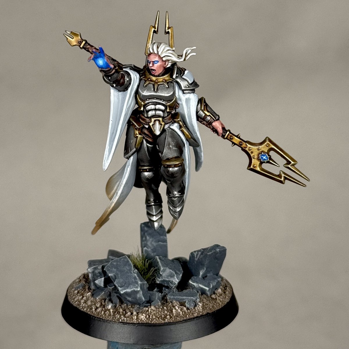 New tutorial out last week! Detailing how I paint my Stormcast Eternals! #paintingwarhammer #warhammeraos #ageofsigmar #stormcasteternals 
youtu.be/Vx3yMg0ifH8