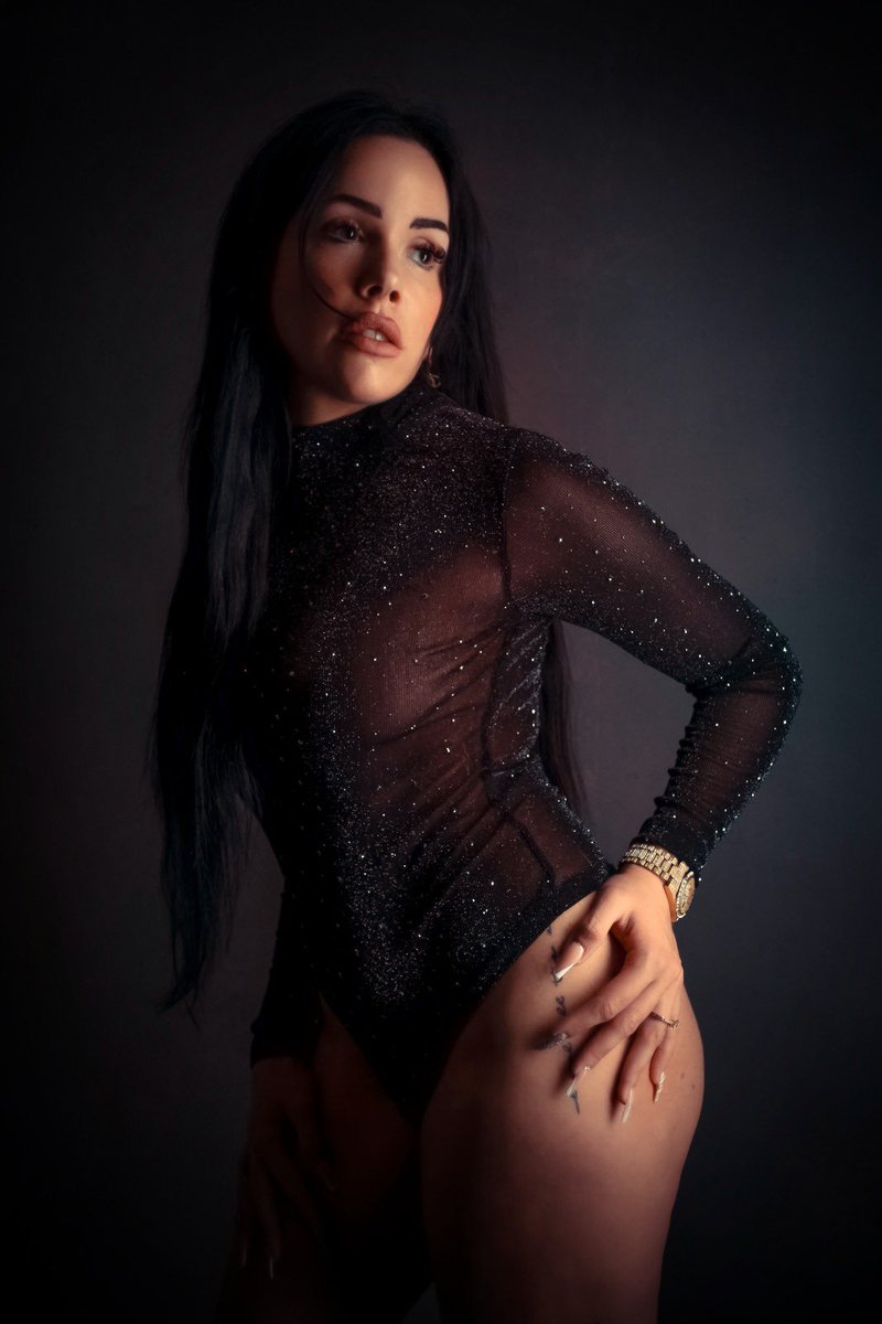 AsenaMelli's tweet photo. 𝗞𝗲𝗲𝗽 𝗲𝘆𝗲𝘀 𝗼𝗻 𝘁𝗵𝗲 𝗳𝗼𝗰𝘂𝘀 🚀🔥🔥 @theArtofDark1 
Vielen Dank an den besten Fotografen für das klasse Shooting wieder mal 🚀✨

#fotoshooting #artofdark #model #glitter #fotomodel #black #longhair #makeup #nails https://t.co/i6pqkzCLII
