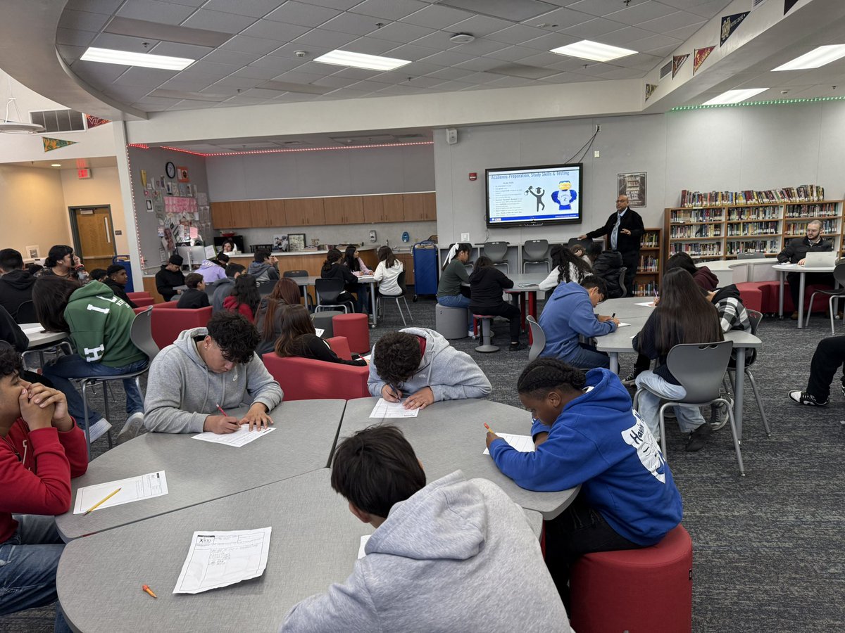 StonecreekJHS's tweet photo. #StonecreekStampede 8th grade #students continuing with our College & Career Academy series #Inspire #Equip #Enrich #ThisIsAVID #AVIDforPossibility #PBVUSD #AVID #StampedePride # https://t.co/d2pZEA9CPZ