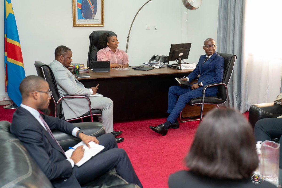 ebalemozindo's tweet photo. #RDC: #JEUNESSE.

Dans le cadre du lancement des activités de la campagne « Zala Bon Citoyen » la team @zalaboncitoyen conduite par son Coordon @Yloleka a été reçue par la Ministre de la Jeunesse et Éveil Patriotique @ayeganagato_N1. Les échanges ont porté sur l’accompagnement du @jeunesseEP_RDC. @fatshi13 @FelixUdps @DeniseNyakeru @VitalKamerhe1  @SuminwaJudith @PrimatureRDC @Com_mediasRDC