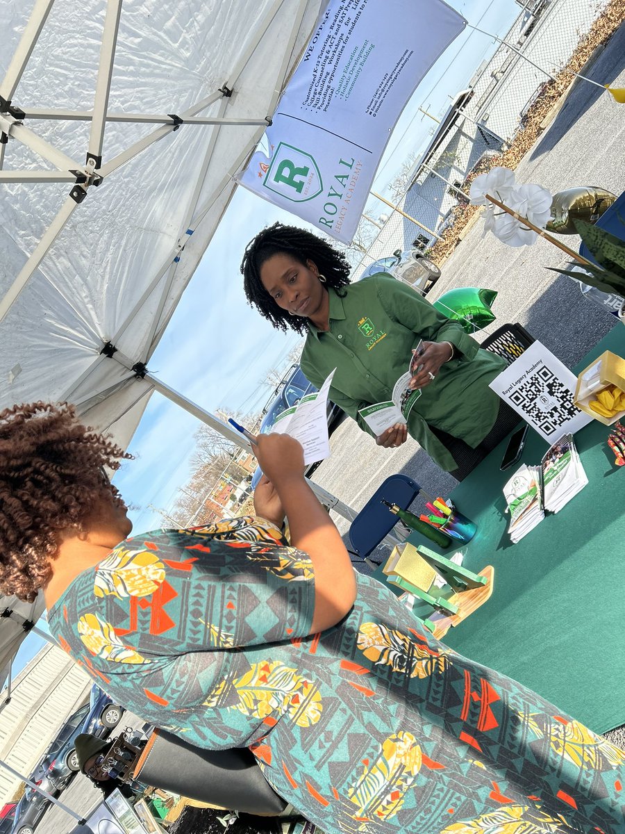 NaomiNaomi98690's tweet photo. It was a pleasure to be at the TA Prep Holiday Bazaar! 🎉Dr. Naomi Bellot Norman was in the Royal Legacy Academy position sharing information about our mentoring and mentoring
programs.📚✨
#tutoring #mentoring #student #sat
#oportunities #Education #Menting #TAprepHolidayBazaar https://t.co/mGpLeKIrvl