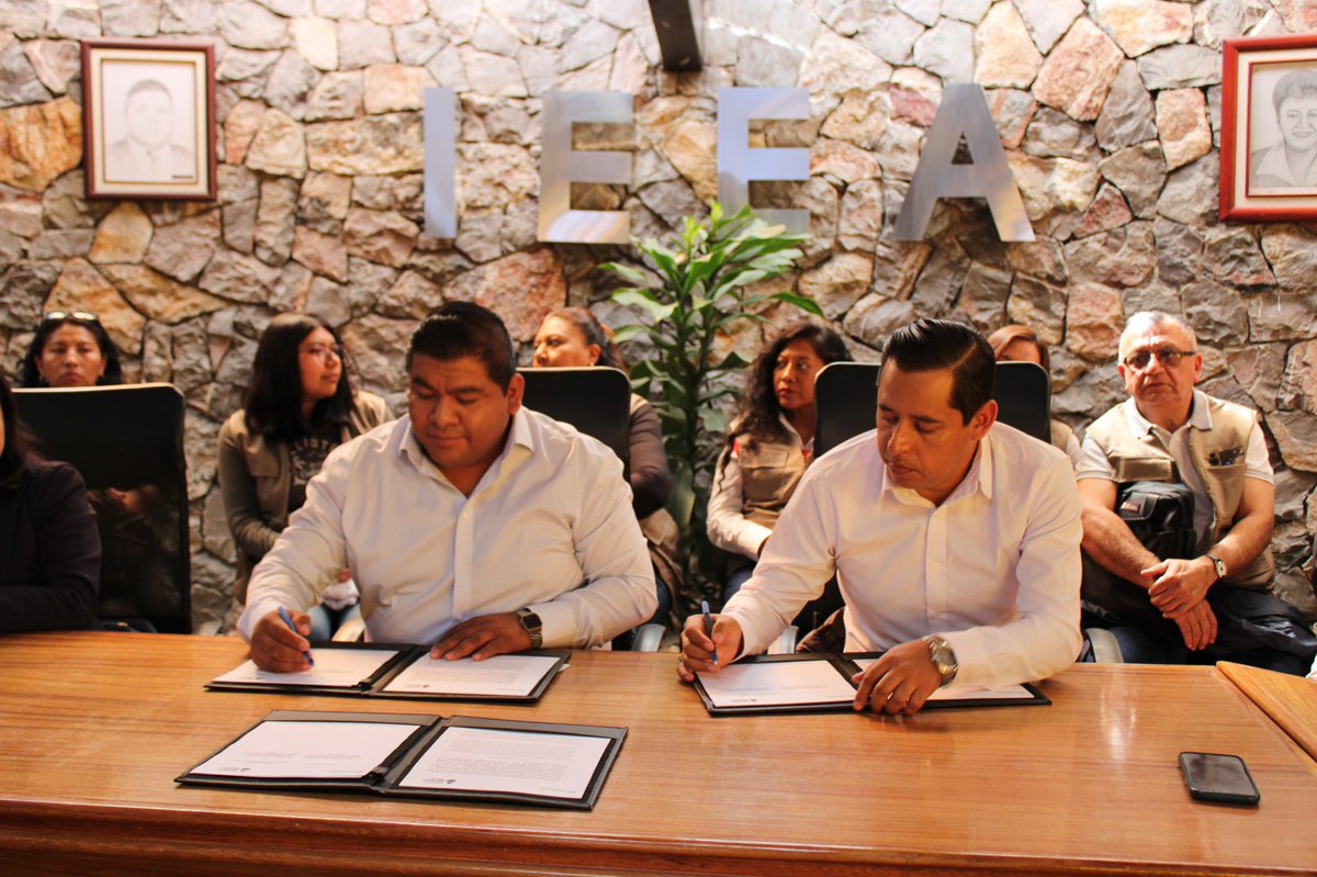 Ismael_ZarateG's tweet photo. Hoy firmamos convenios de colaboración con SITBUAP y ENERGIAN, que, en alianza con el @IEEAPuebla, unirán esfuerzos para acercar servicios de educación básica a personas jóvenes y adultas en Puebla, con la instalación de círculos de estudio entre otras acciones. https://t.co/MEA1hxz5Wc